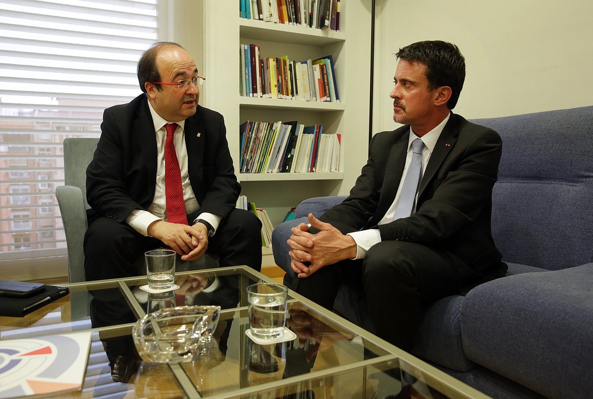 Manuel Valls sigue su manual: apoya a Iceta... y a Arrimadas
