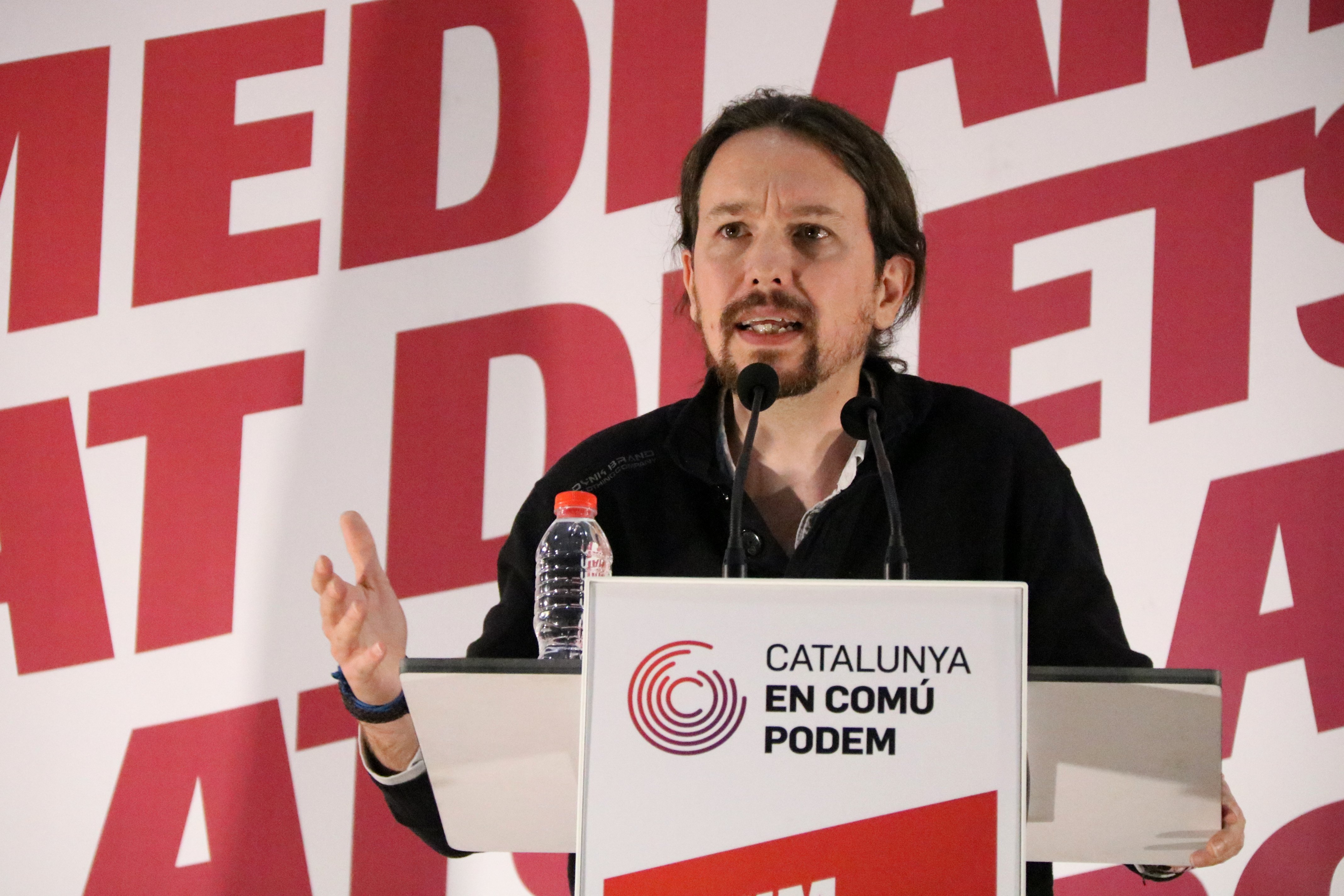 Iglesias acusa a los independentistas de "estafar a los ciudadanos"