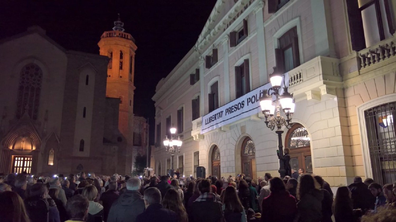 La Junta Electoral de Sabadell demana retirar el groc dels edificis públics