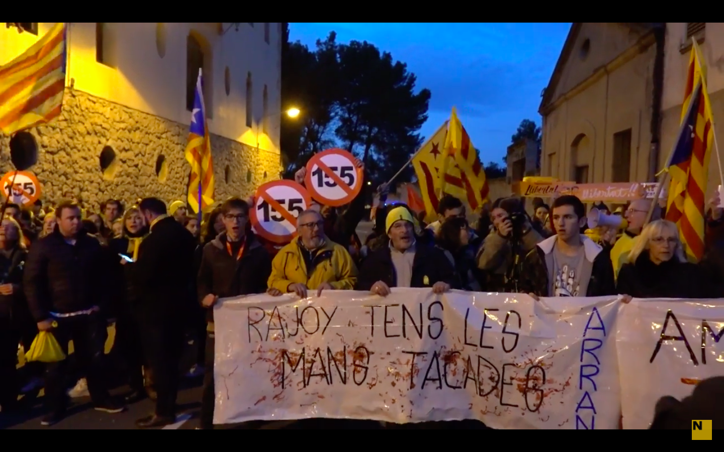 Manifestants independentistes es concentren per rebre Rajoy a Freixenet
