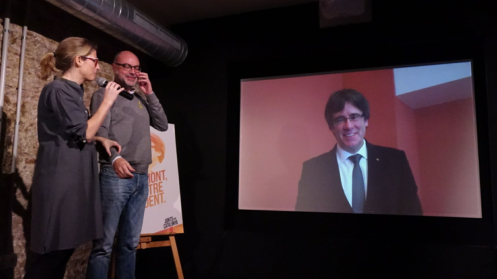 Puigdemont busca una "victoria aplastante" el 21-D para "desplegar la república"