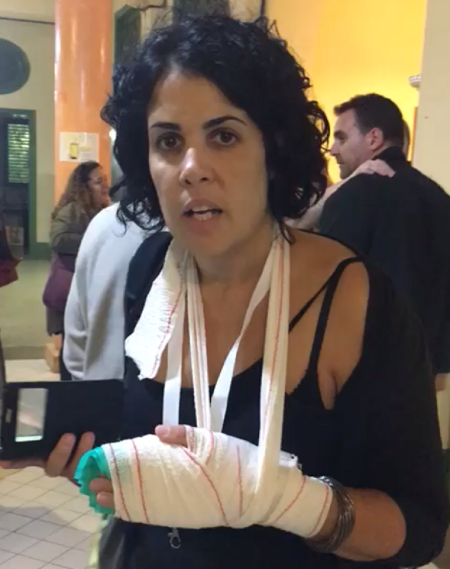 La Fiscalía investigará por calumnias a la mujer que denunció tocamientos de la Policía el 1-O