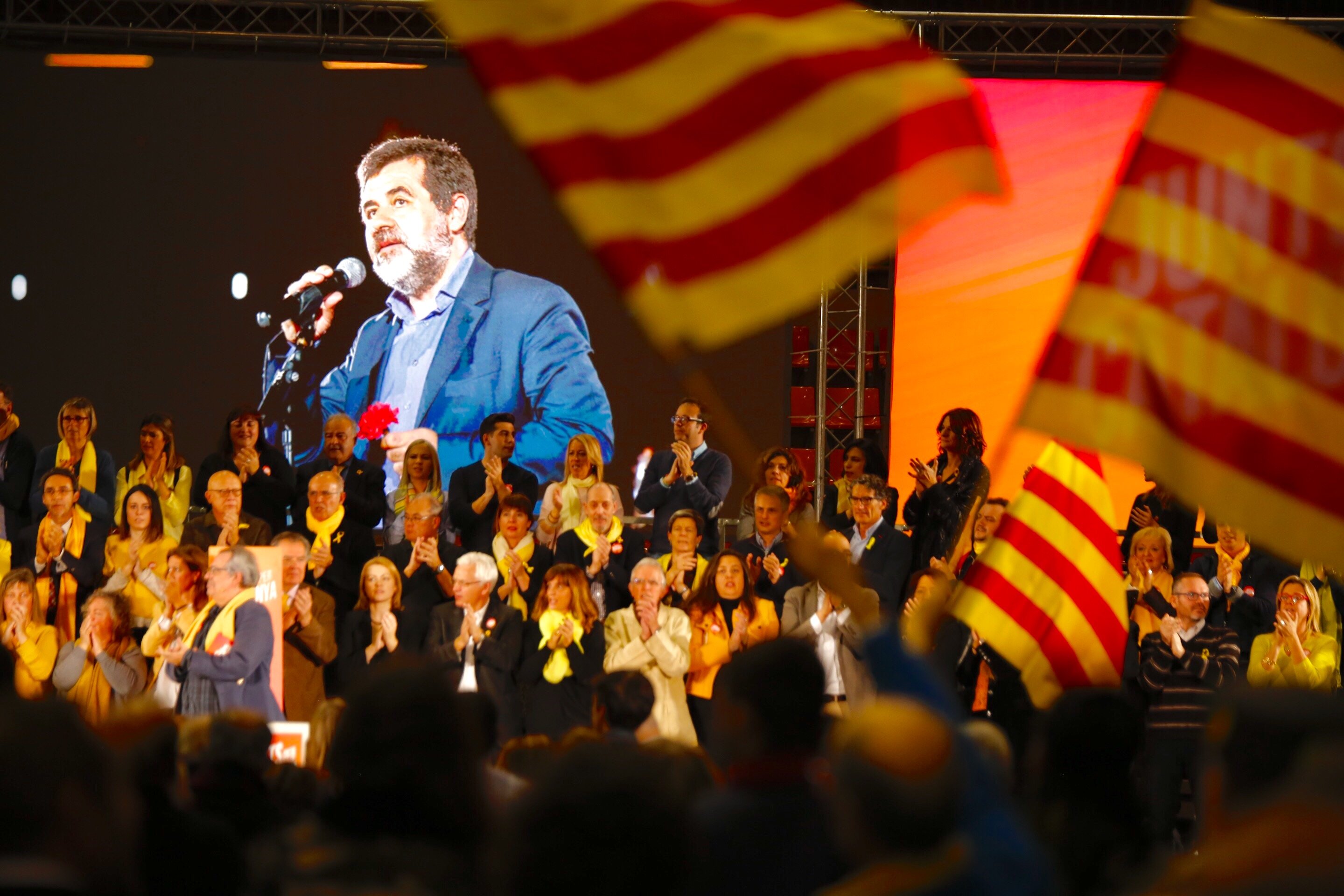 JuntsxCat fa a Barcelona un clam contra l'absència de Puigdemont, Sànchez i els consellers