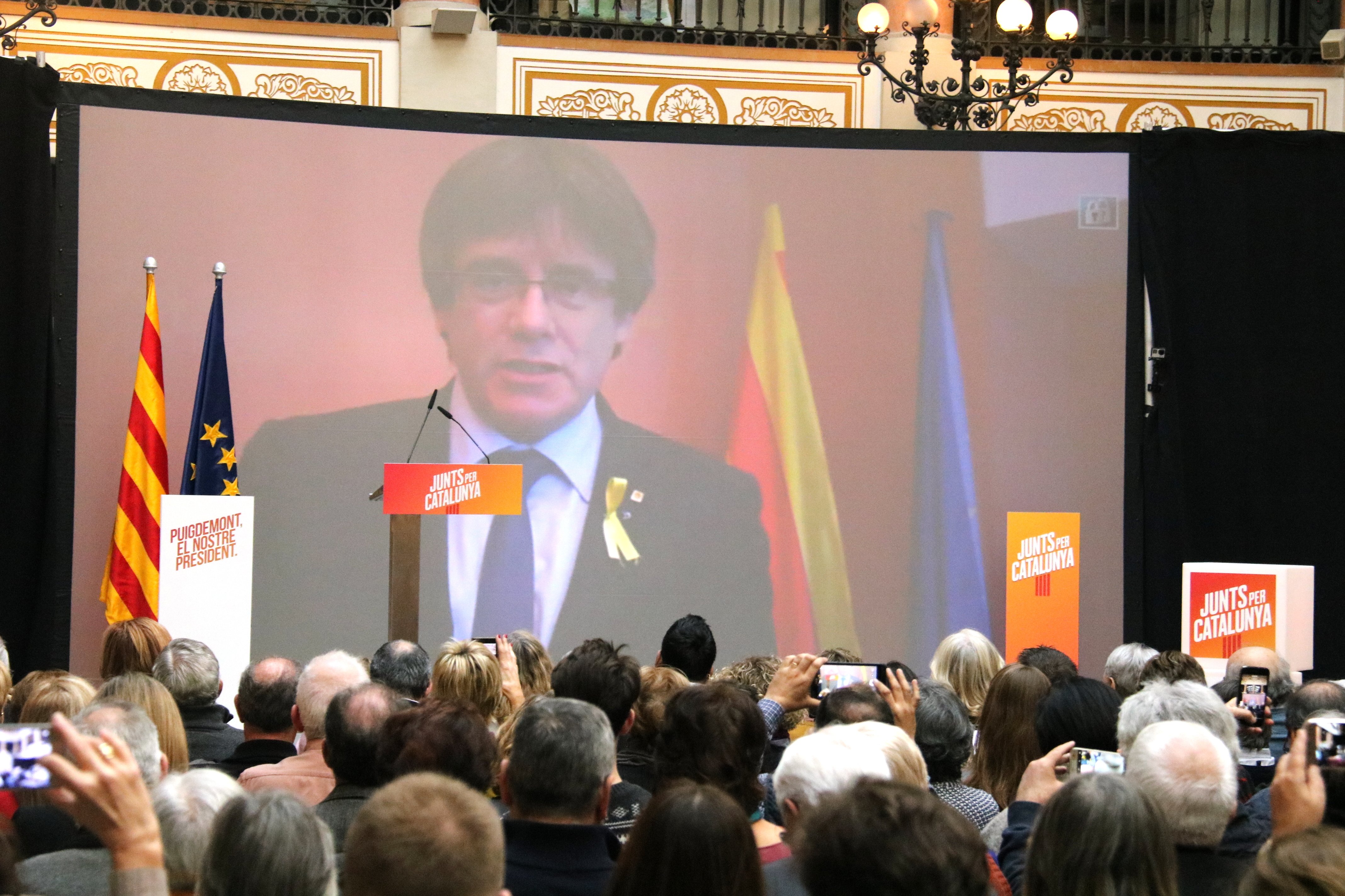 Puigdemont defensa l'escola: "El que no va poder vèncer el franquisme no ho farà el front del 155"