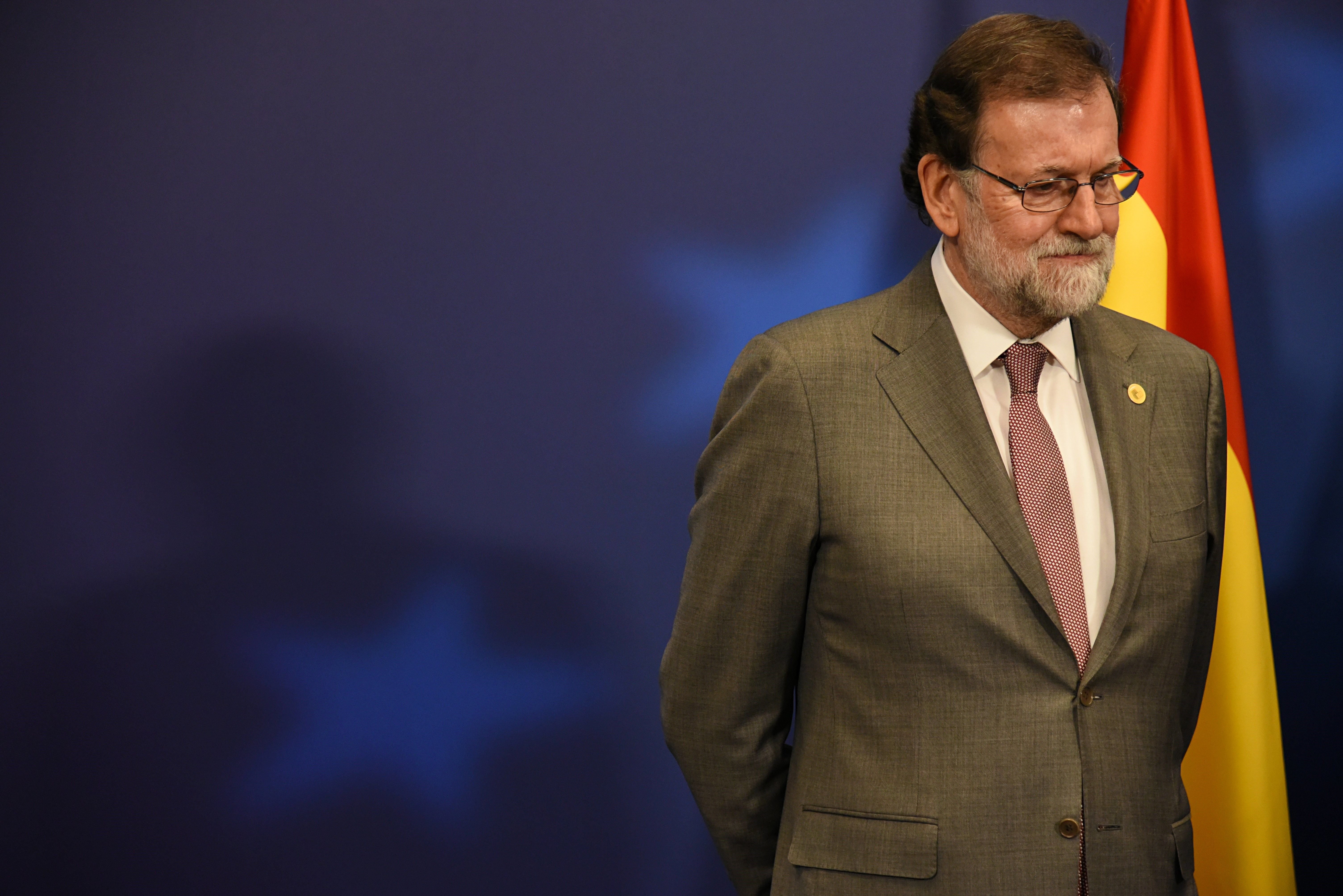 Rajoy dice que sólo se quiere reunir con Arrimadas (y recibe de lo lindo en Francia)