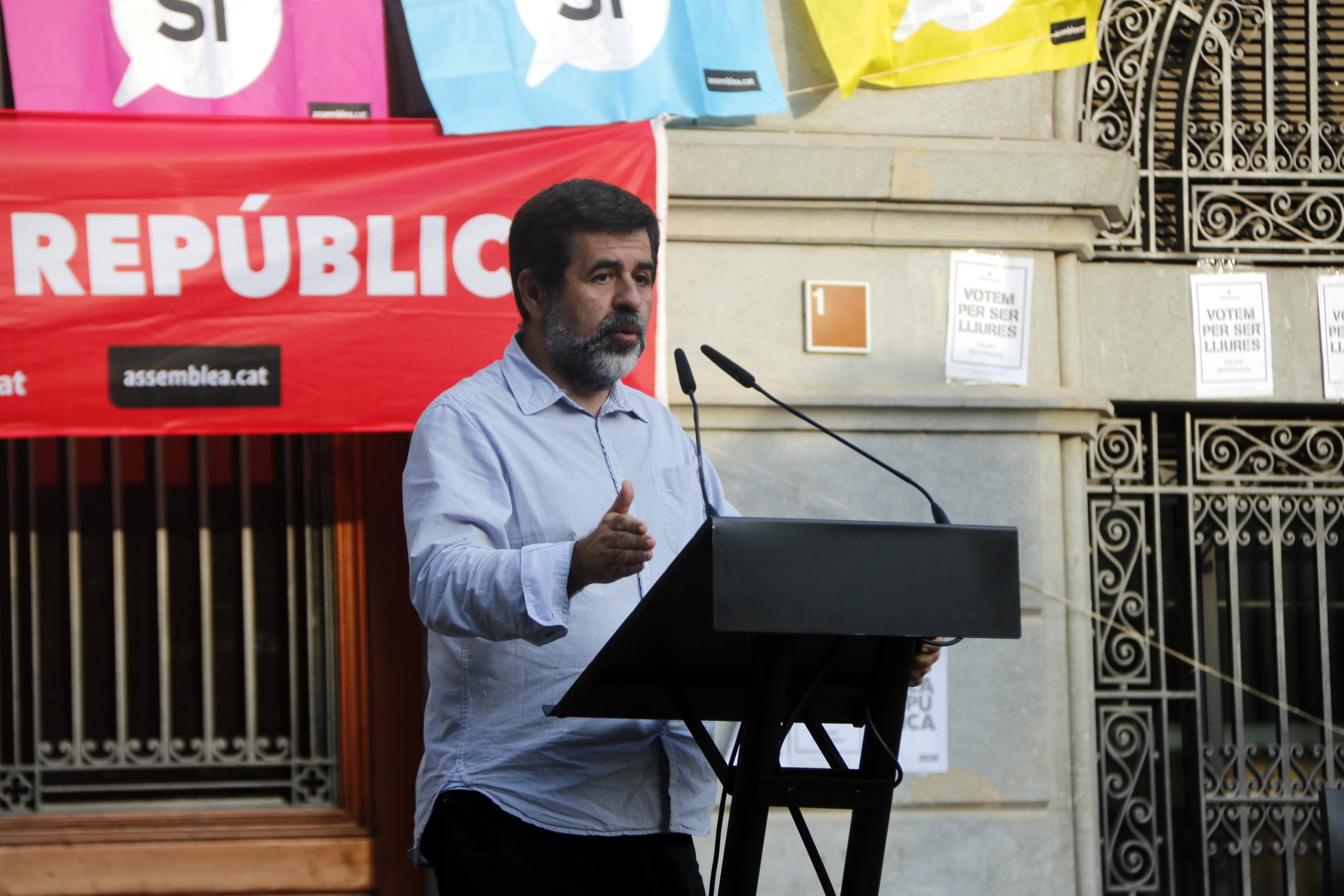 Jordi Sànchez, a su mujer: "La rosa que este año no recibirás, será la mía"