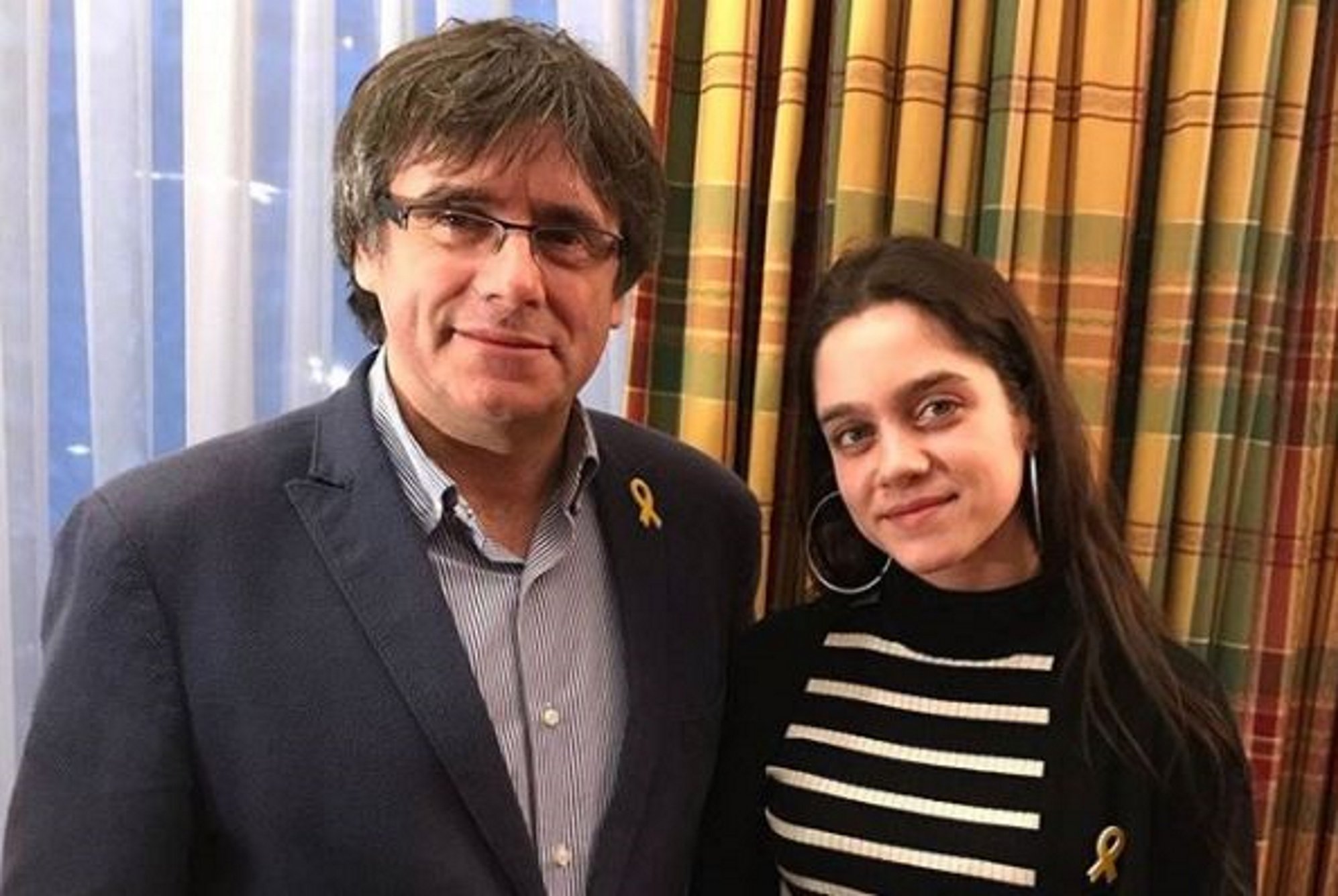 Una chica de 18 años ofrece su voto a Puigdemont