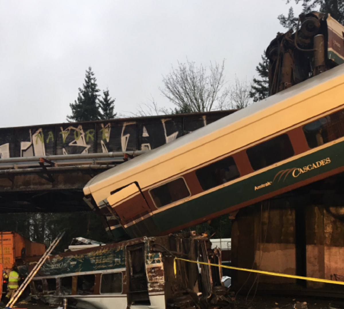 Diversos morts en un descarrilament de tren amb vagons Talgo a Seattle