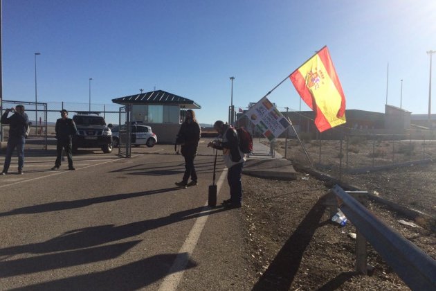 manifestando Estremera bandera española Marta Lasalas