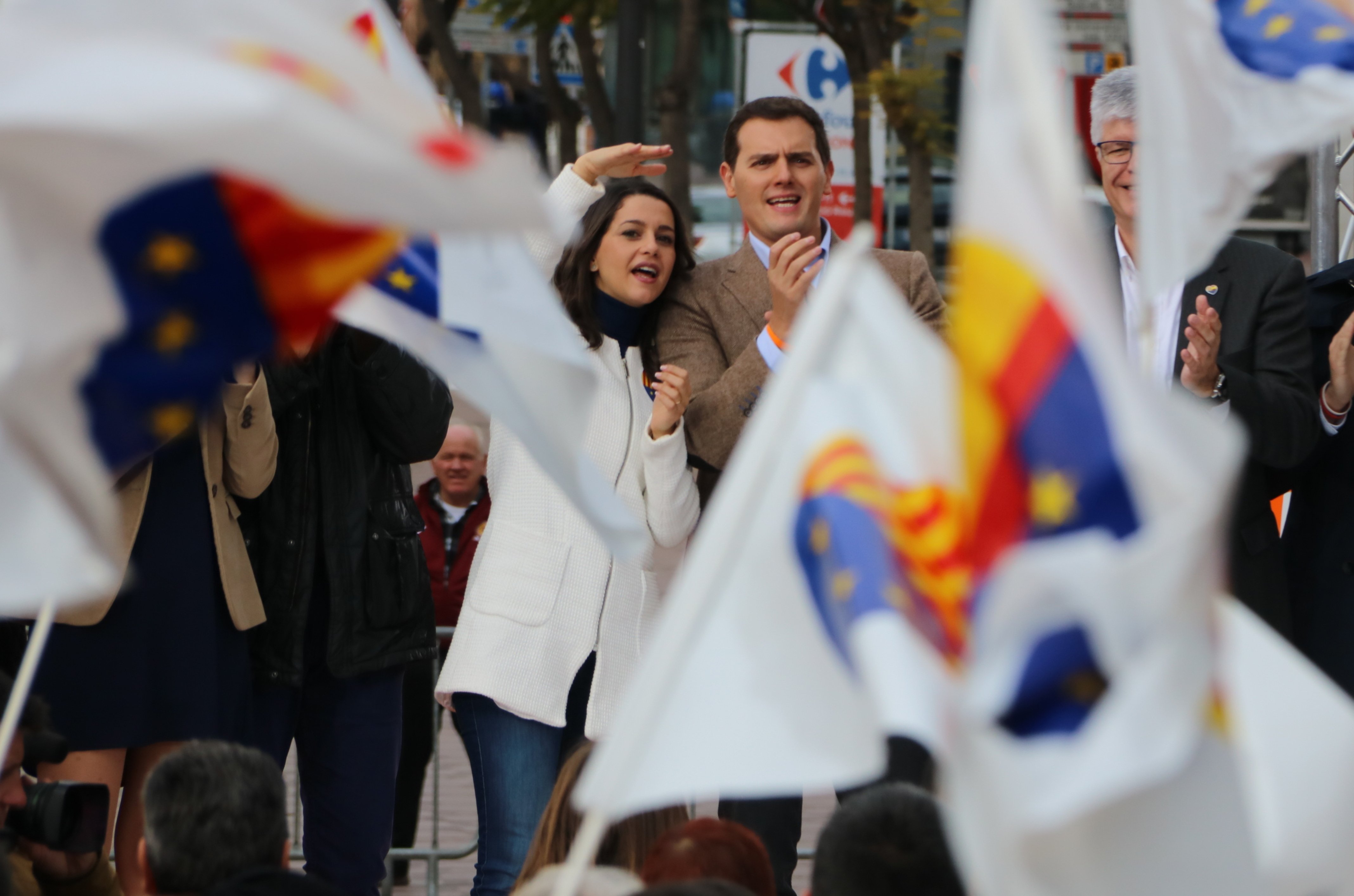 La Junta Electoral permite a Cs exhibir banderas de España en Santa Coloma