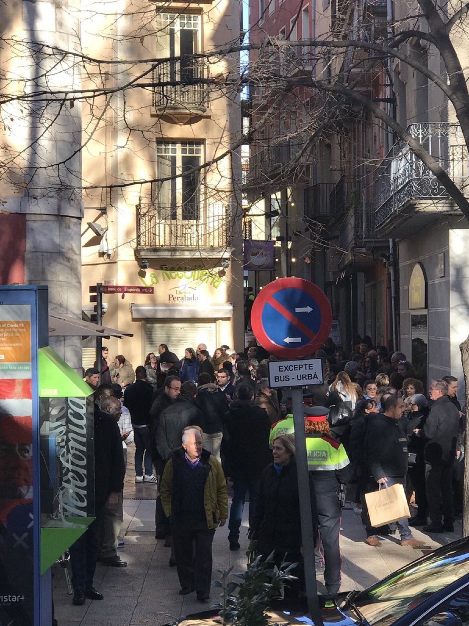 Rajoy, escridassat per un grup de veïns a Figueres