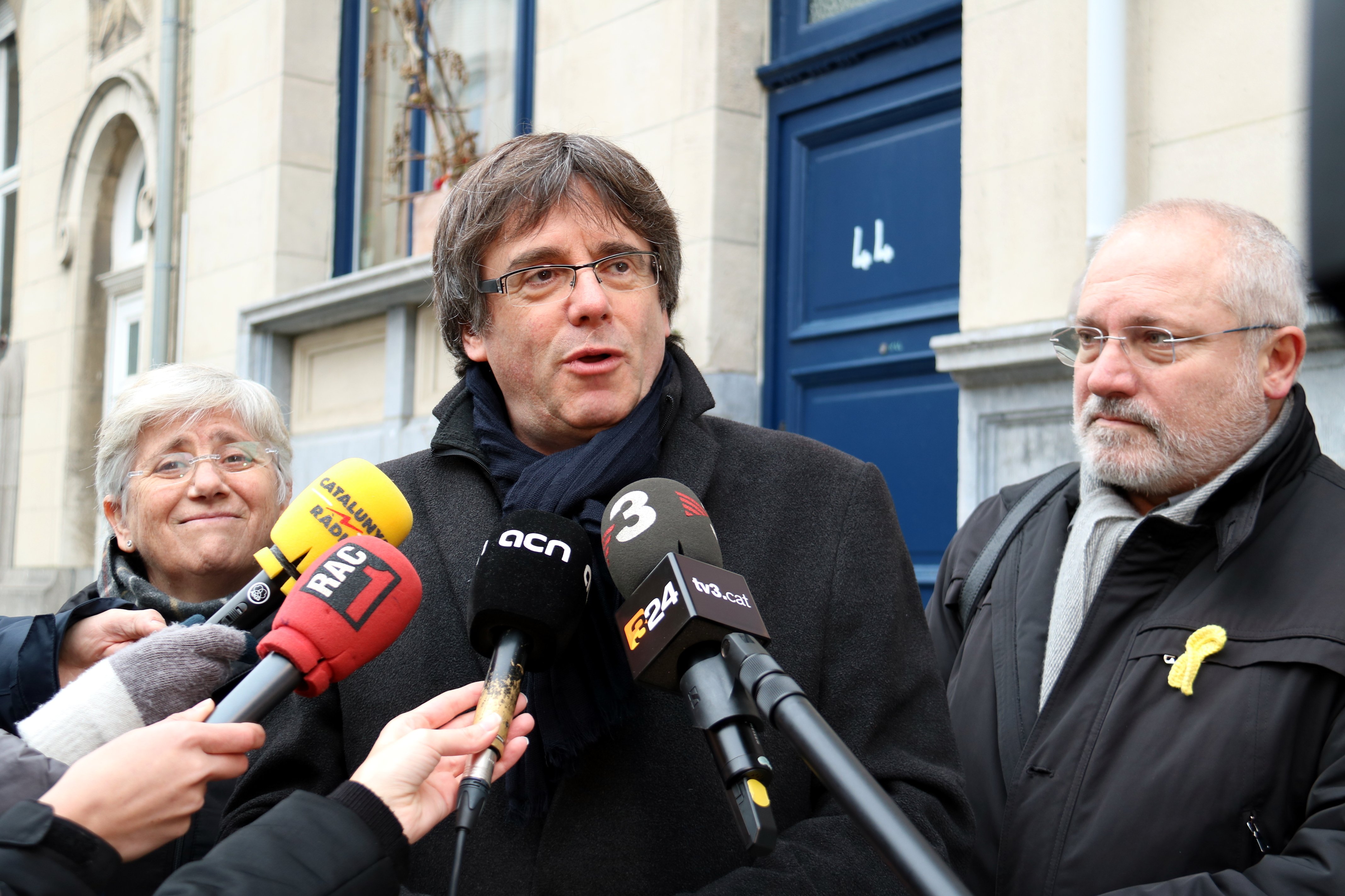 Un centenar de periodistes esperen la compareixença de Puigdemont a Brussel·les