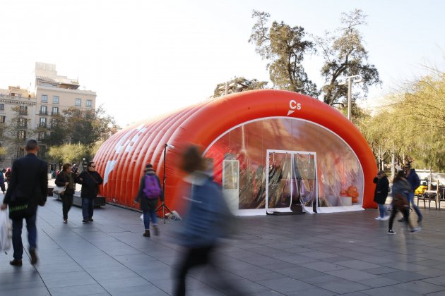 Càmares Ciutadans carpa / Sergi Alcàzar