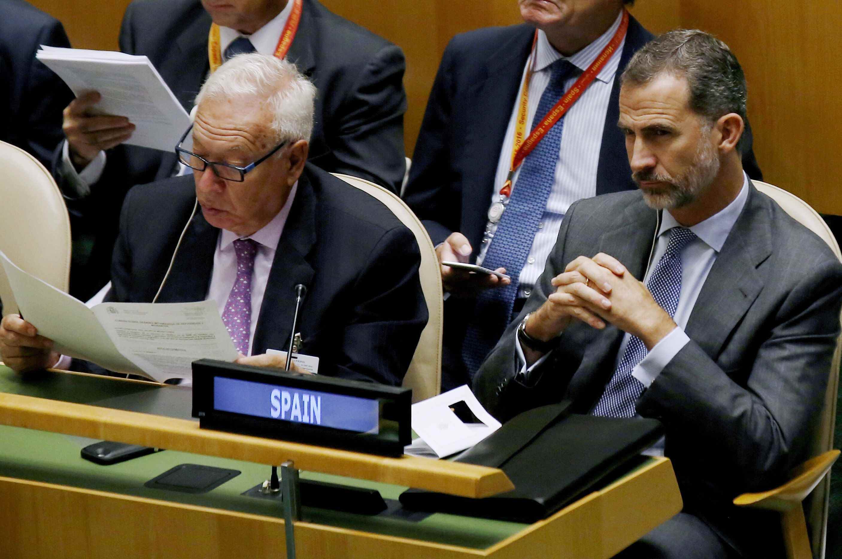 Felipe VI pide a los refugiados respeto a los valores de los países de acogida