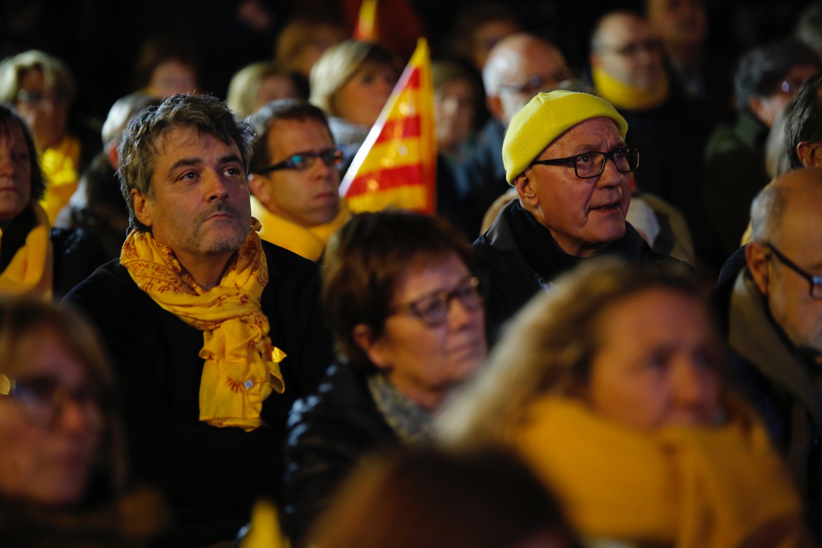 Puigdemont: "L'1-O vam protegir les urnes. Protegim ara el Govern"