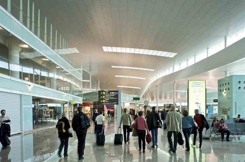 126 detenidos en dos meses en el aeropuerto de El Prat con documentación falsa