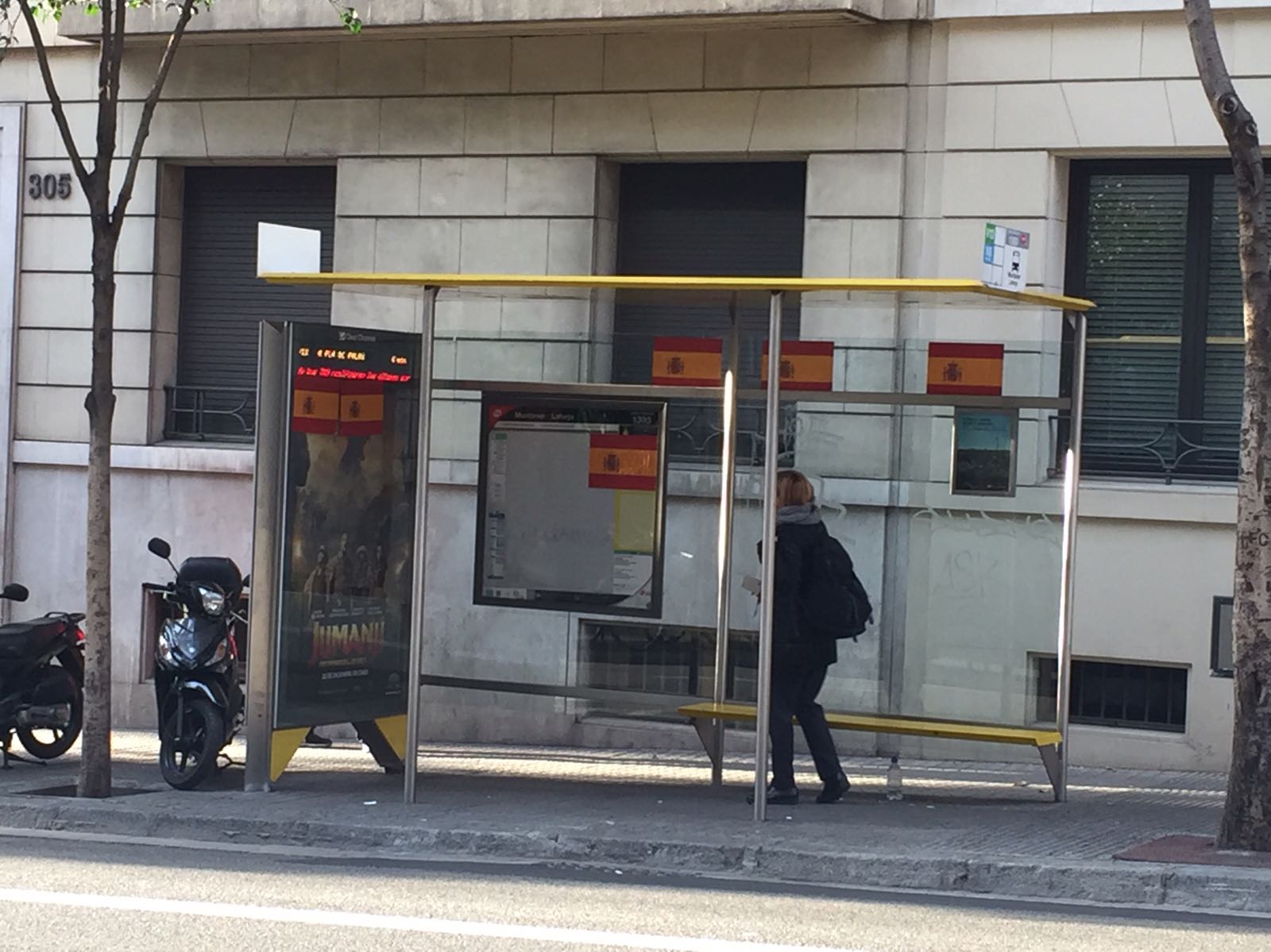 Demanen a l'Ajuntament de Barcelona que netegi els carrers de pintades polítiques