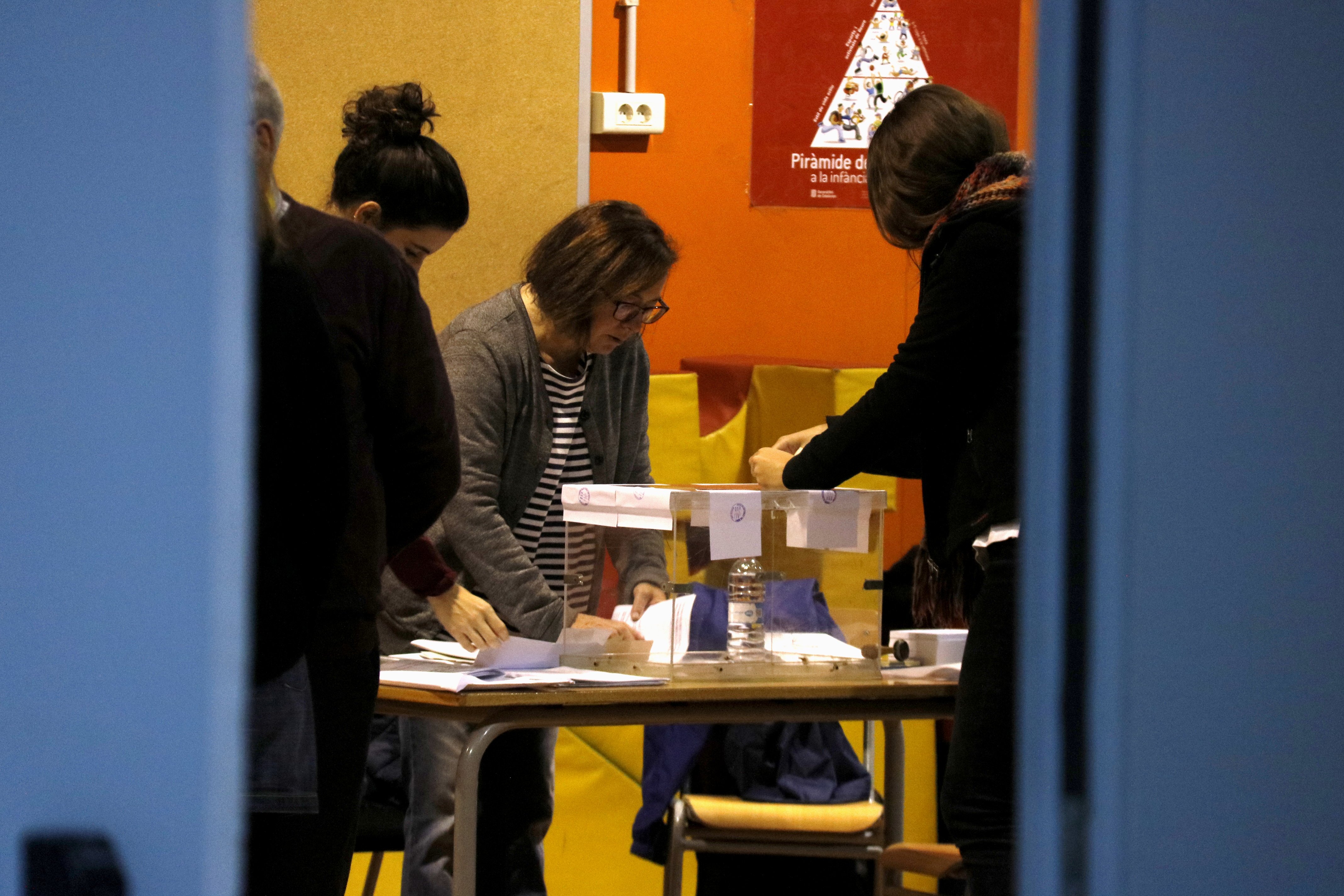 Las excusas para librarse de estar en una mesa el 14-F ya llegan a las 24.110