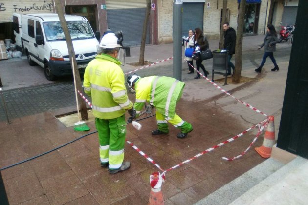 col·legi aiguamarina petjades grogues   Jordi Palmer