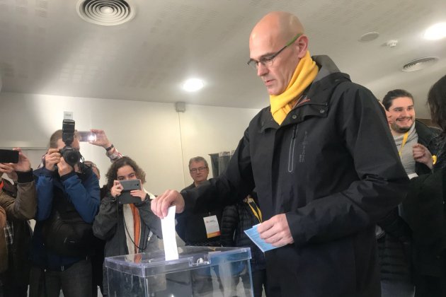 romeva eleccions votant - carlota camps