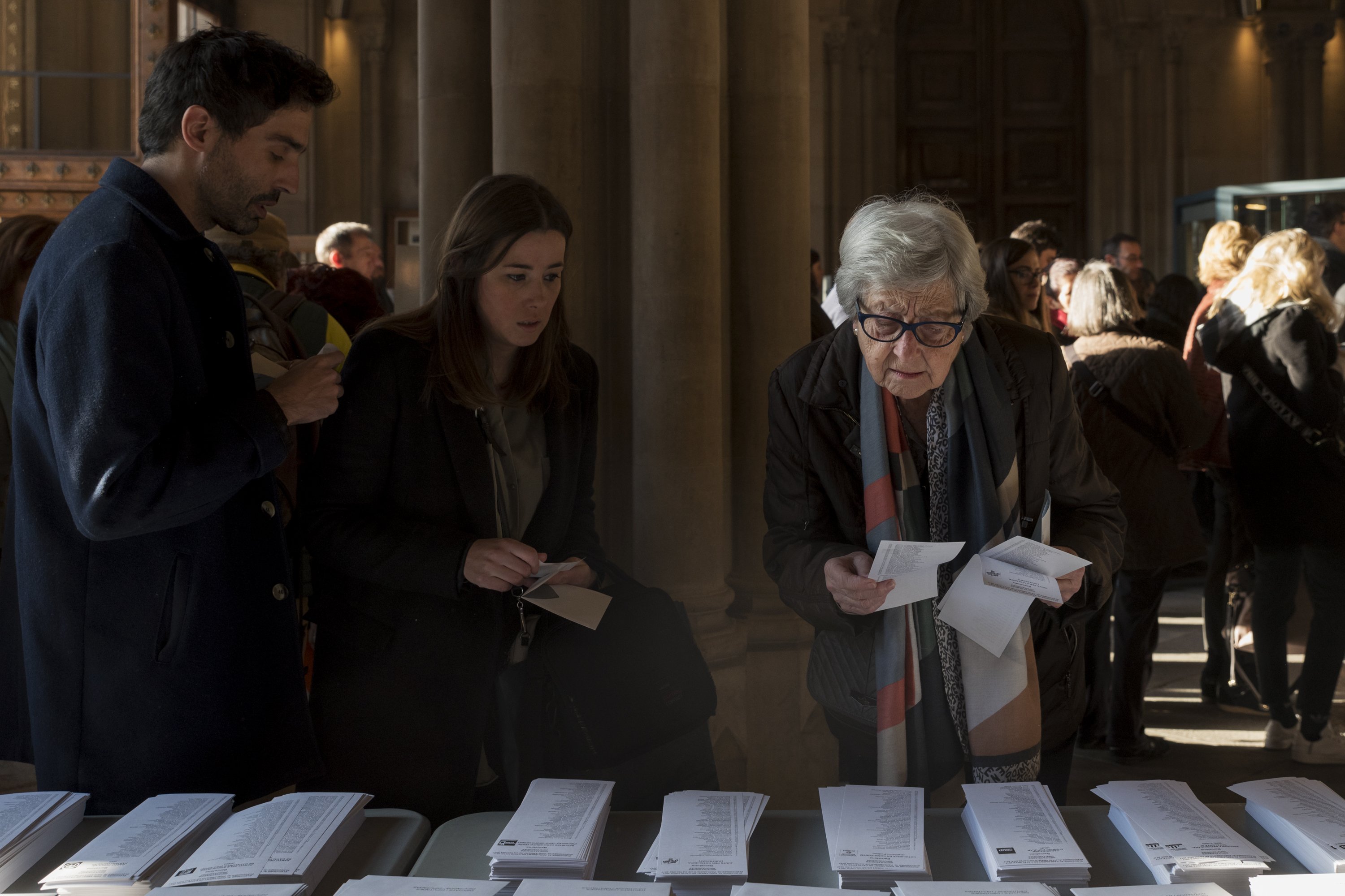 Tupinada? Denuncien que en un col·legi de Bellvitge hi havia sobres amb paperetes de Cs a dins