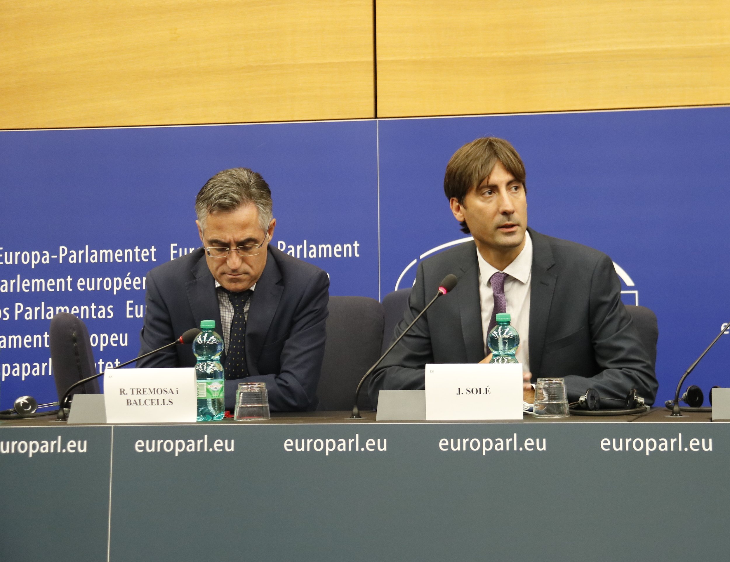 Eurodiputados de ERC denuncian a la Comisión anomalías con el voto exterior