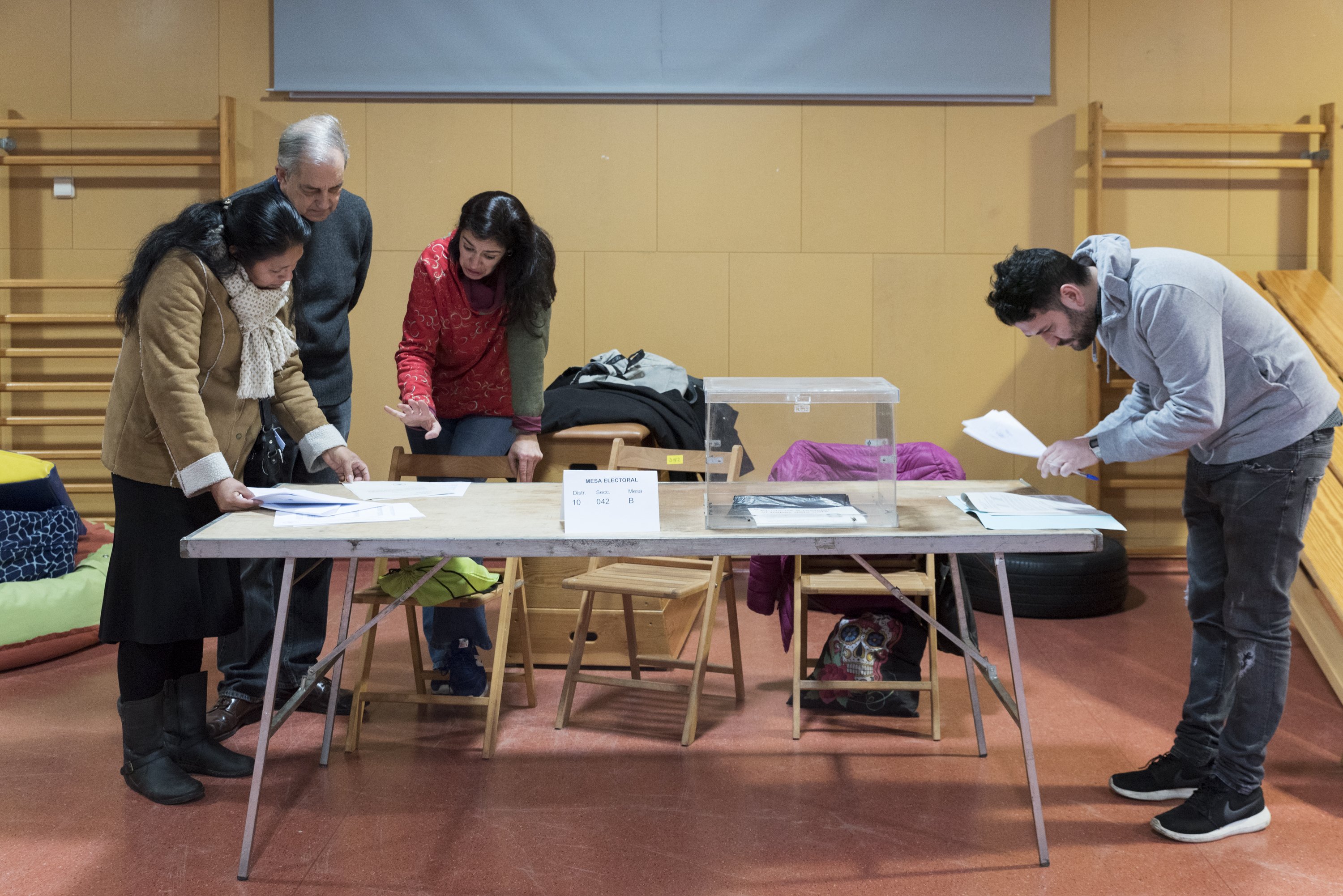 Maximum uncertainty over a Catalan election with record turnout