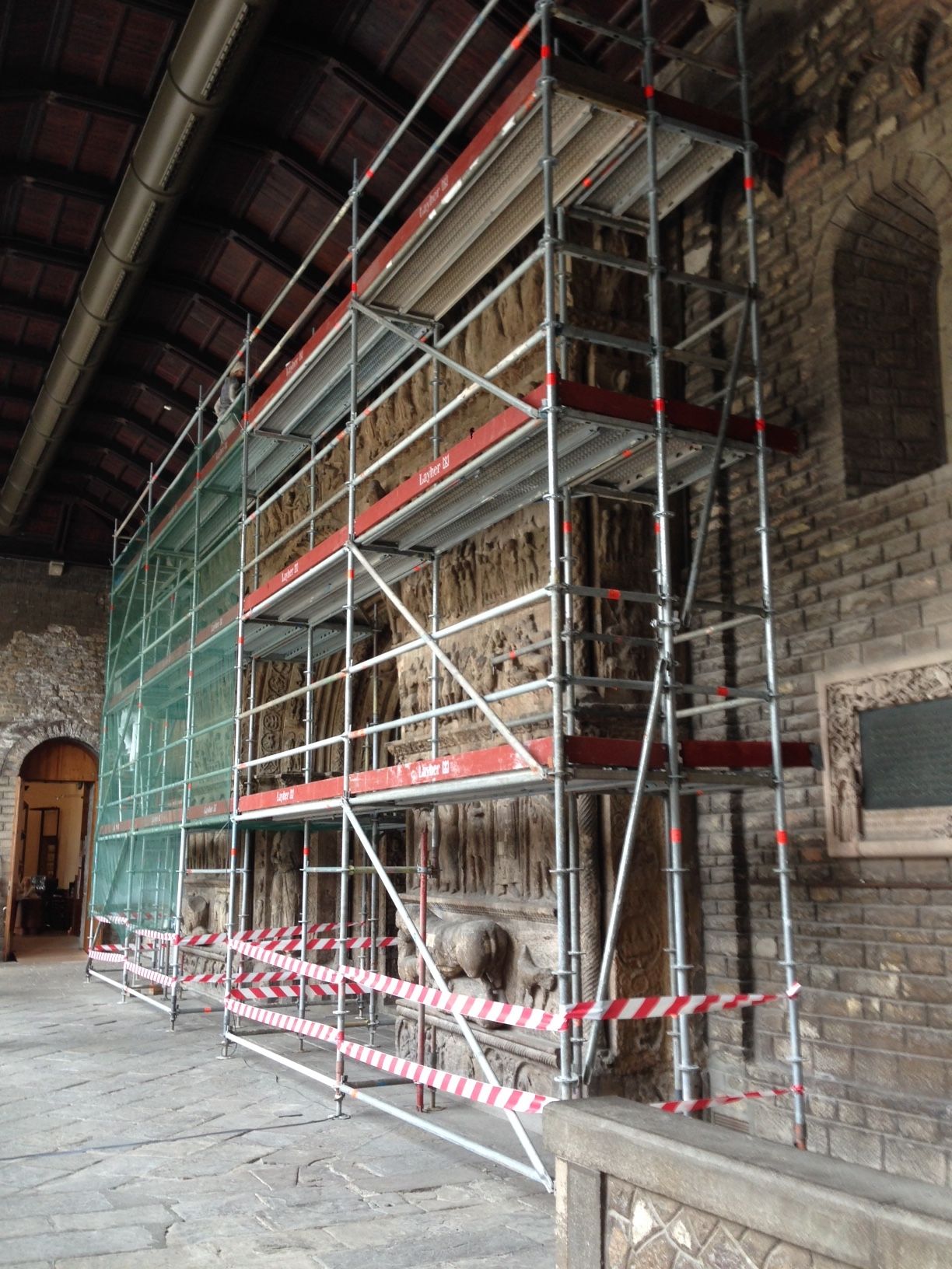 Comença la restauració de la portalada de Ripoll