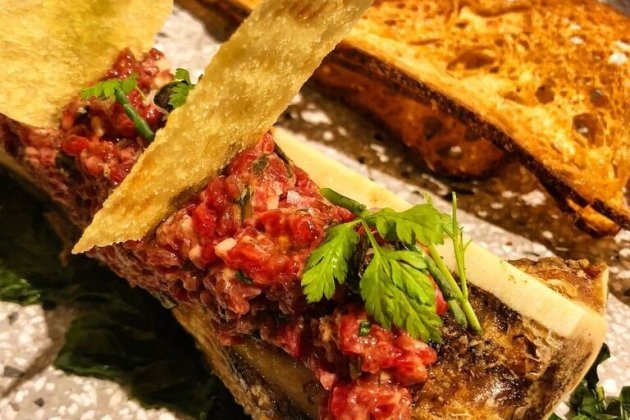 Steak tartar con anguila ahumada preview