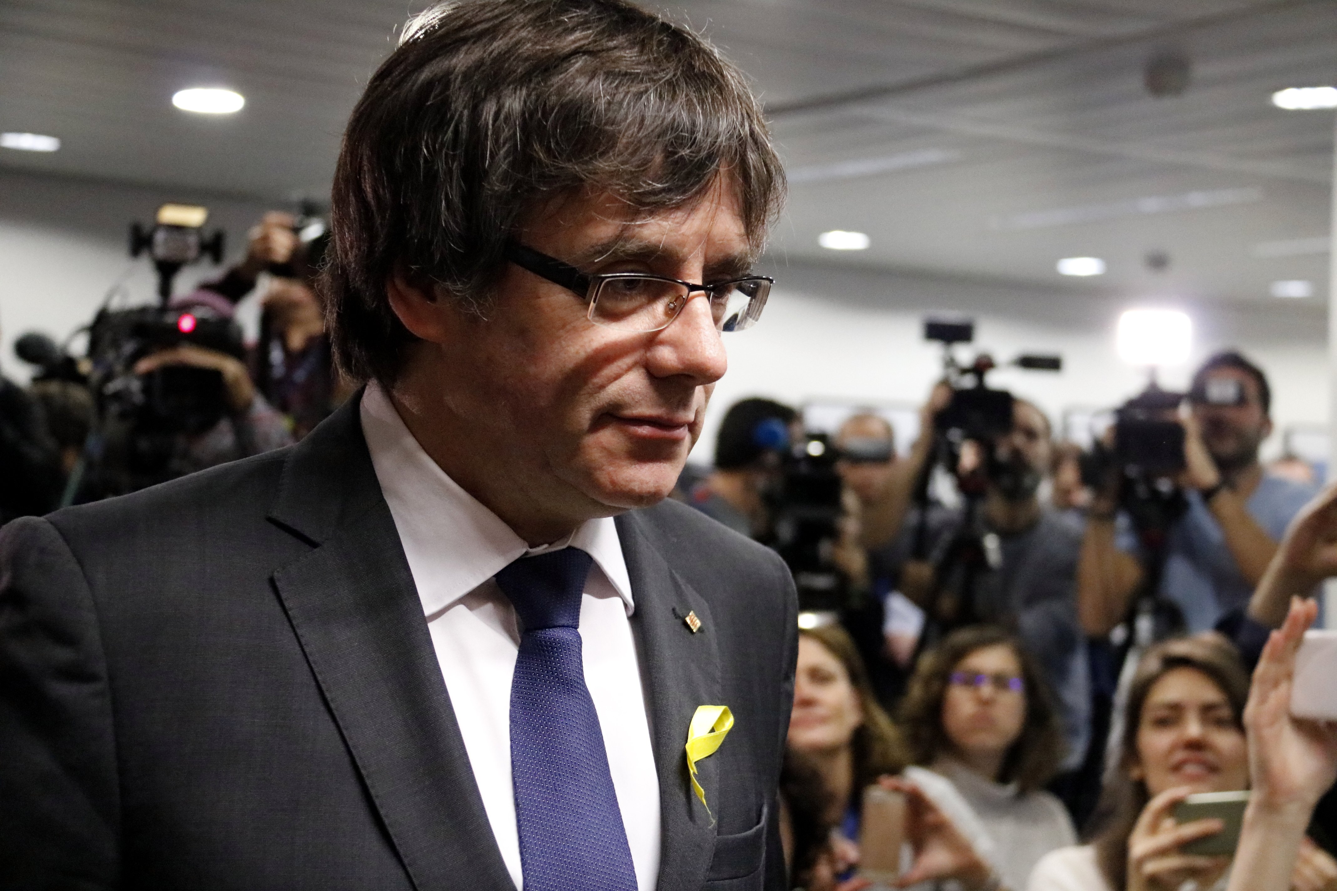 Puigdemont swears to uphold the Constitution due to "legal imperative"