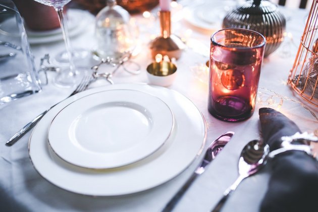 comer mesa|tabla decoracio cenar cubiertos|cobertizos fiestas navidad - pixabay