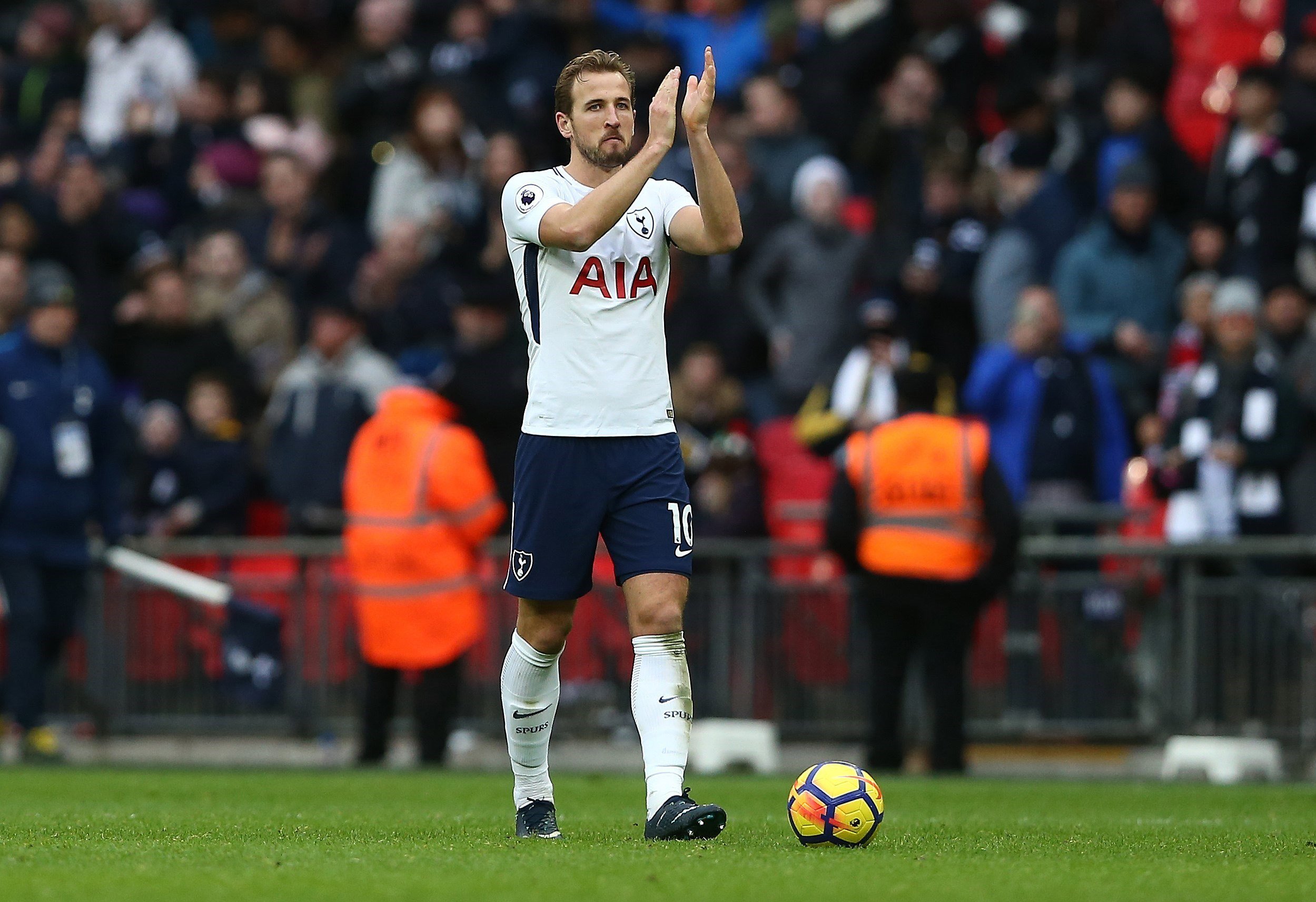 Kane adelanta a Messi y es el máximo goleador del 2017 en Europa
