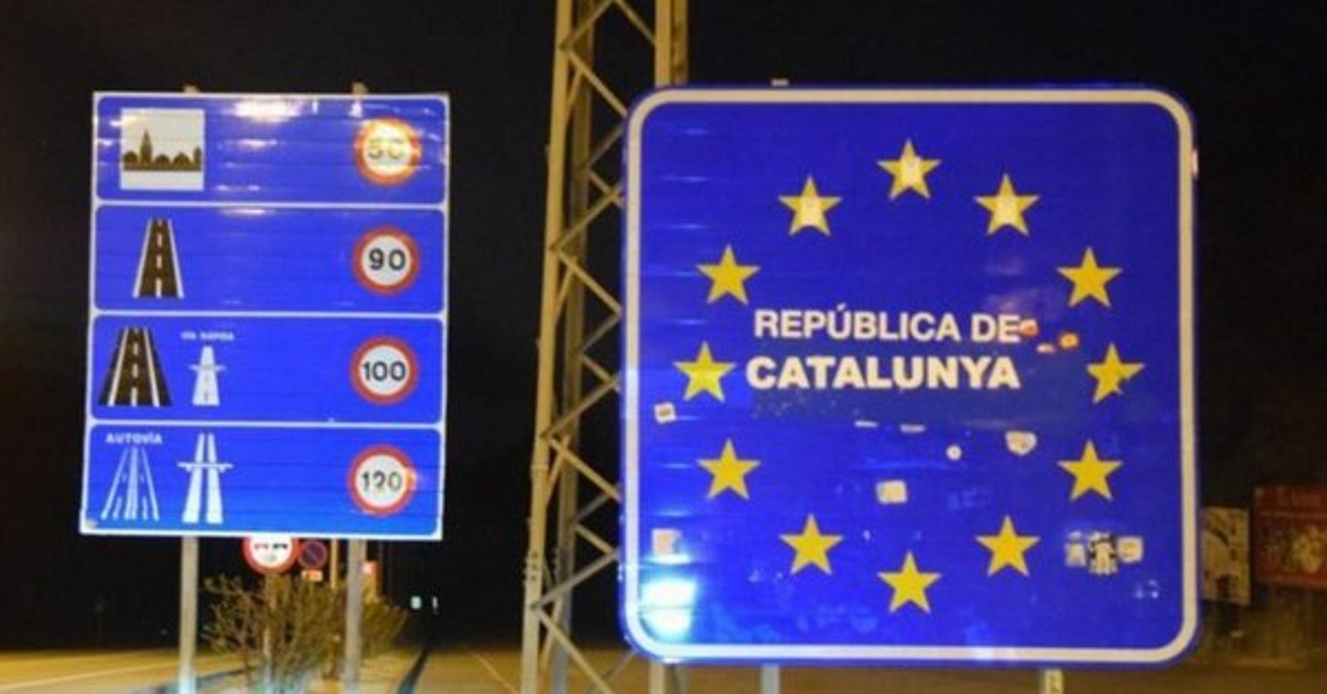 El cartell de la frontera del Pertús anuncia la "República de Catalunya"