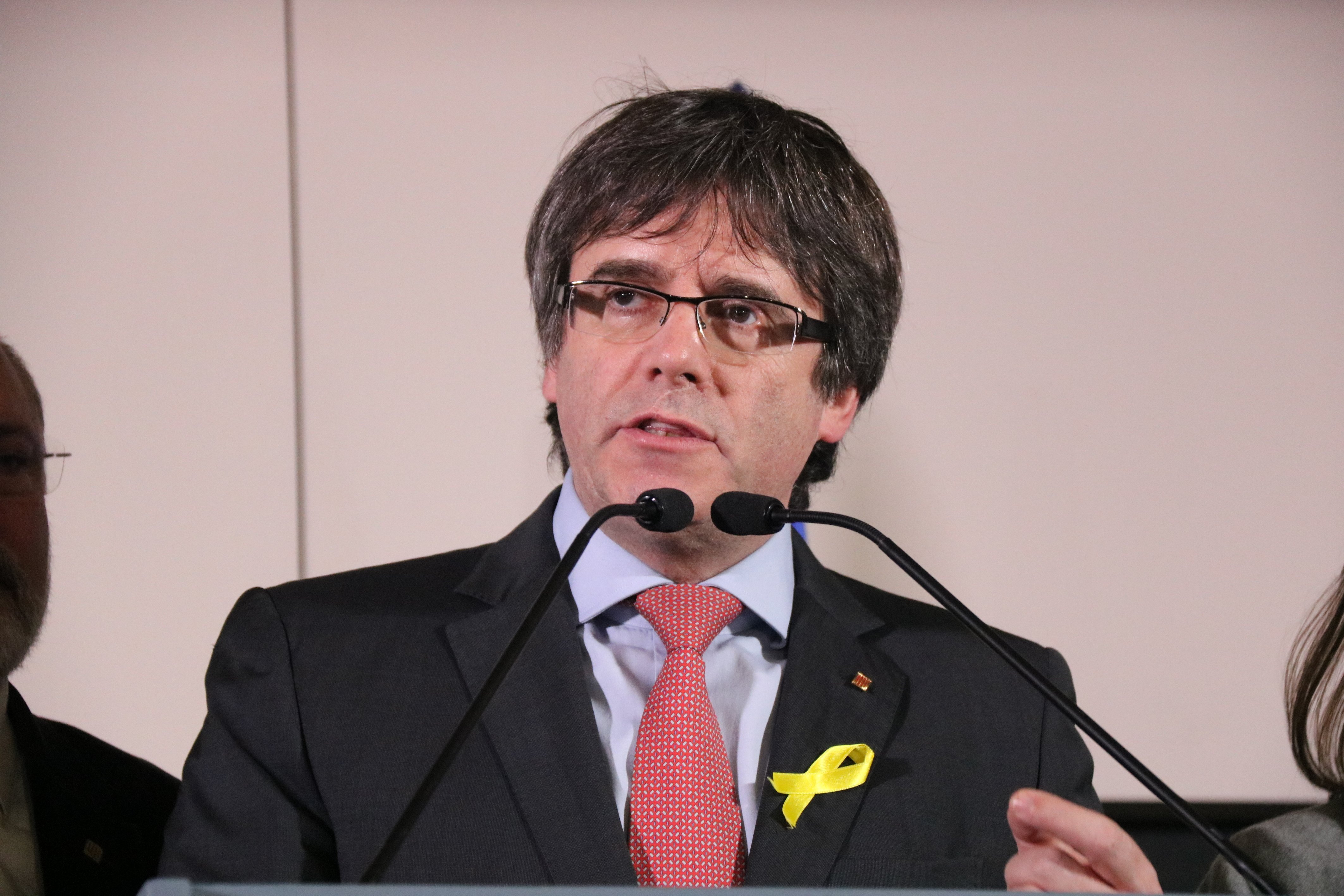 Los políticos felicitan a Puigdemont por su cumpleaños "a pesar de los del 155"