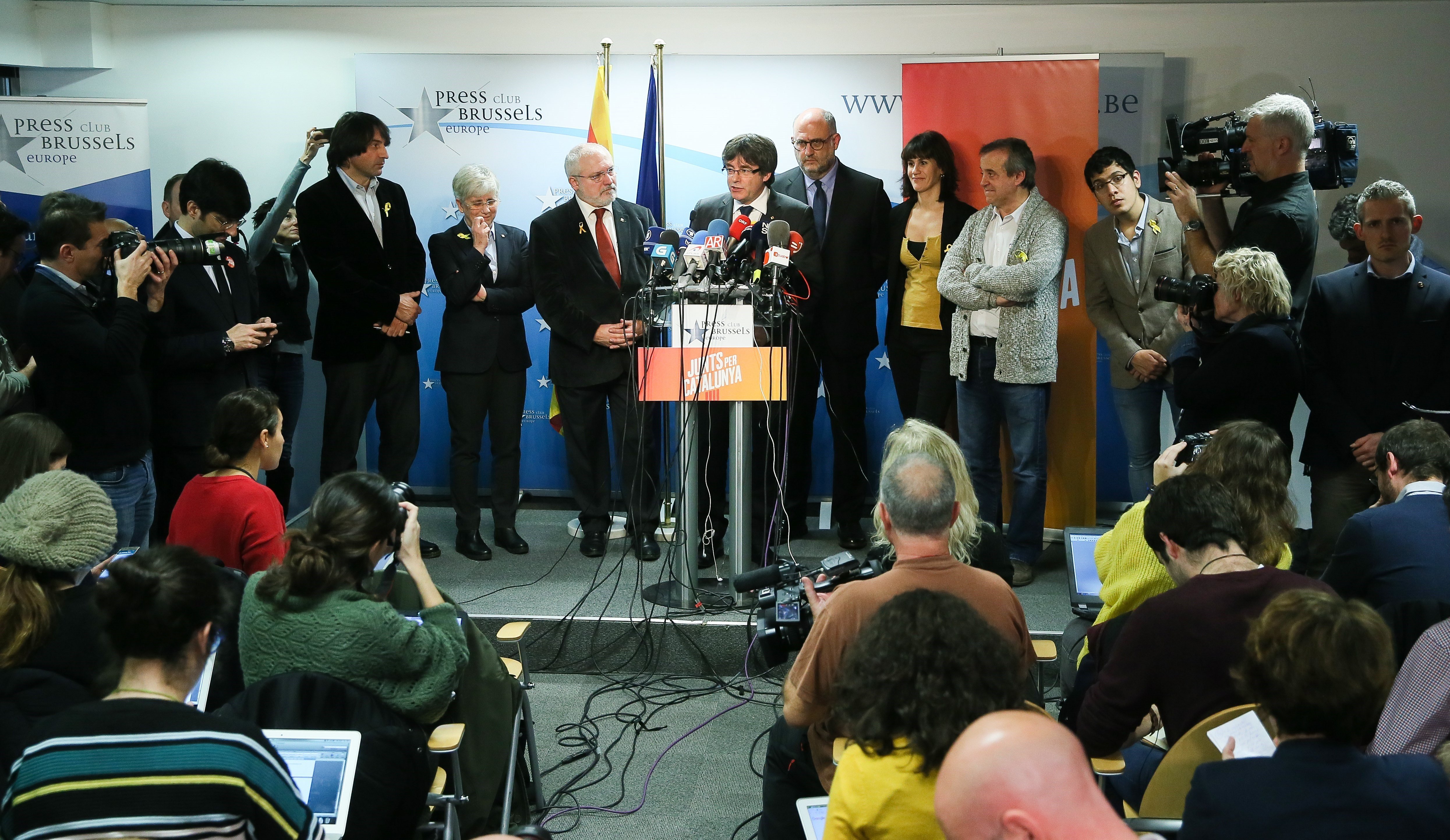 Puigdemont convoca els diputats de JuntsxCat a Brussel·les