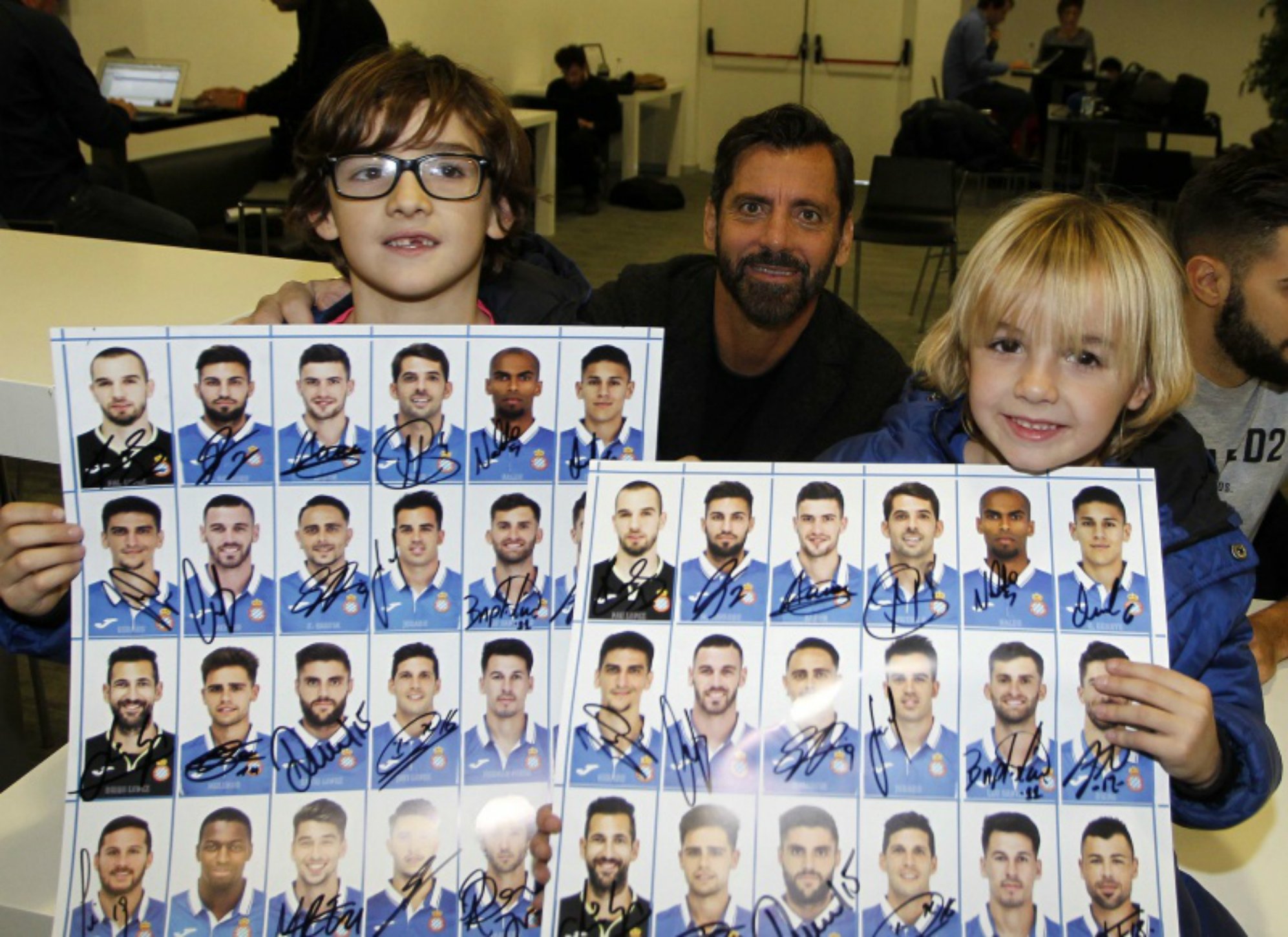 Más de 2.000 niños en la sesión de firmas del Espanyol Más de 2.000 niños en la sesión de firmas del Espanyol