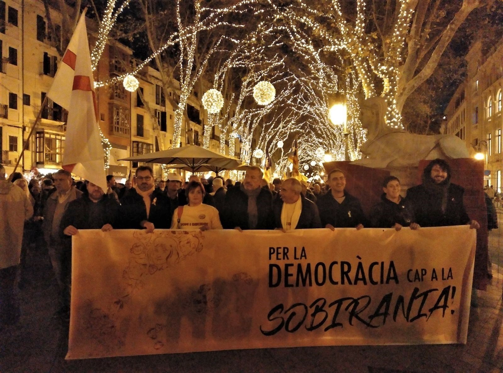 Prop de 5.000 persones es manifesten a Mallorca per la sobirania