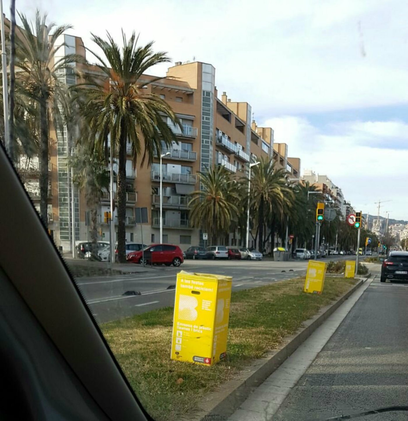 Burles a una consellera de Cs per confondre els contenidors grocs amb propaganda indepe