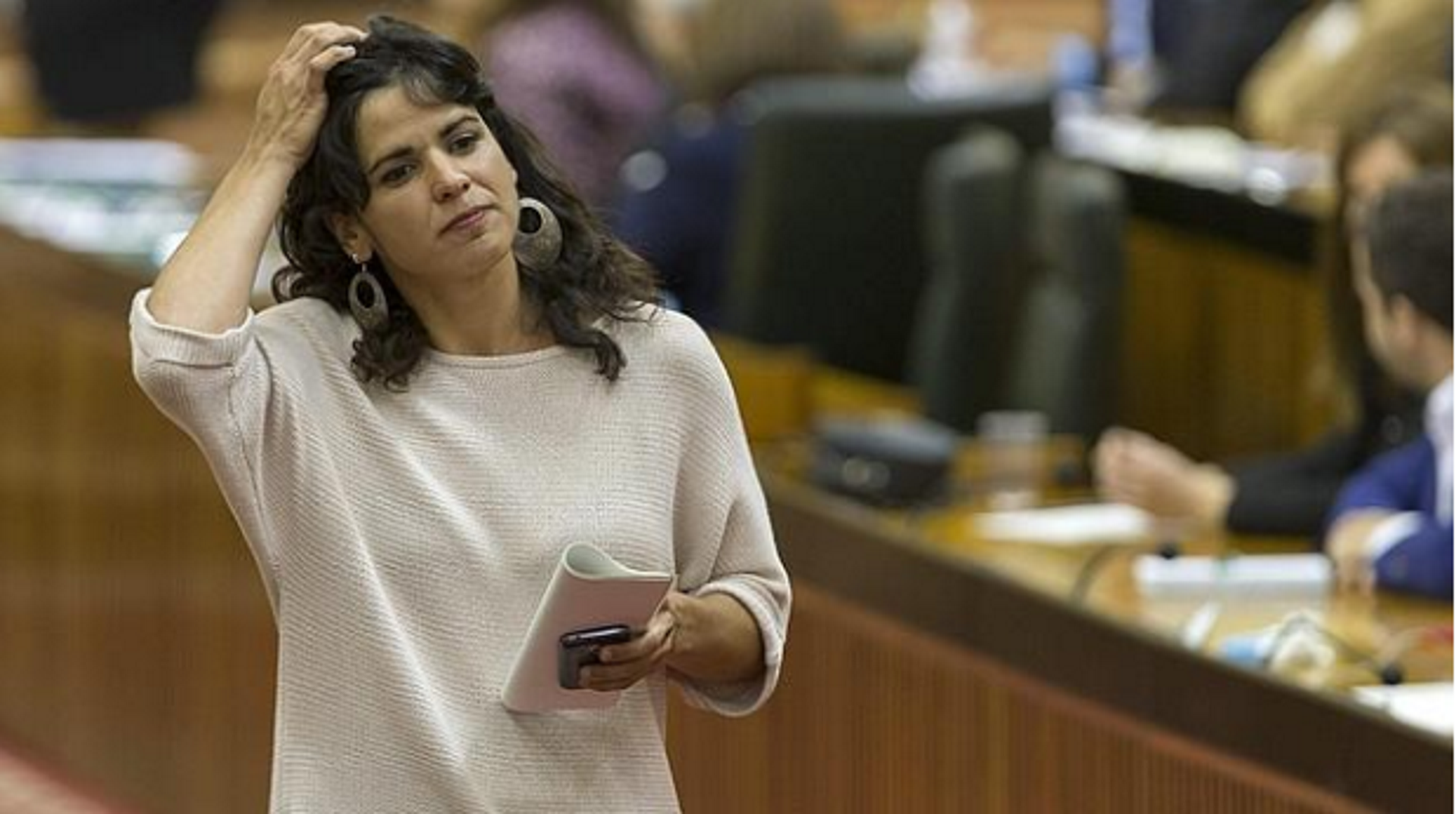 La podemita Teresa Rodríguez llama "castellano centralista" a Rufián