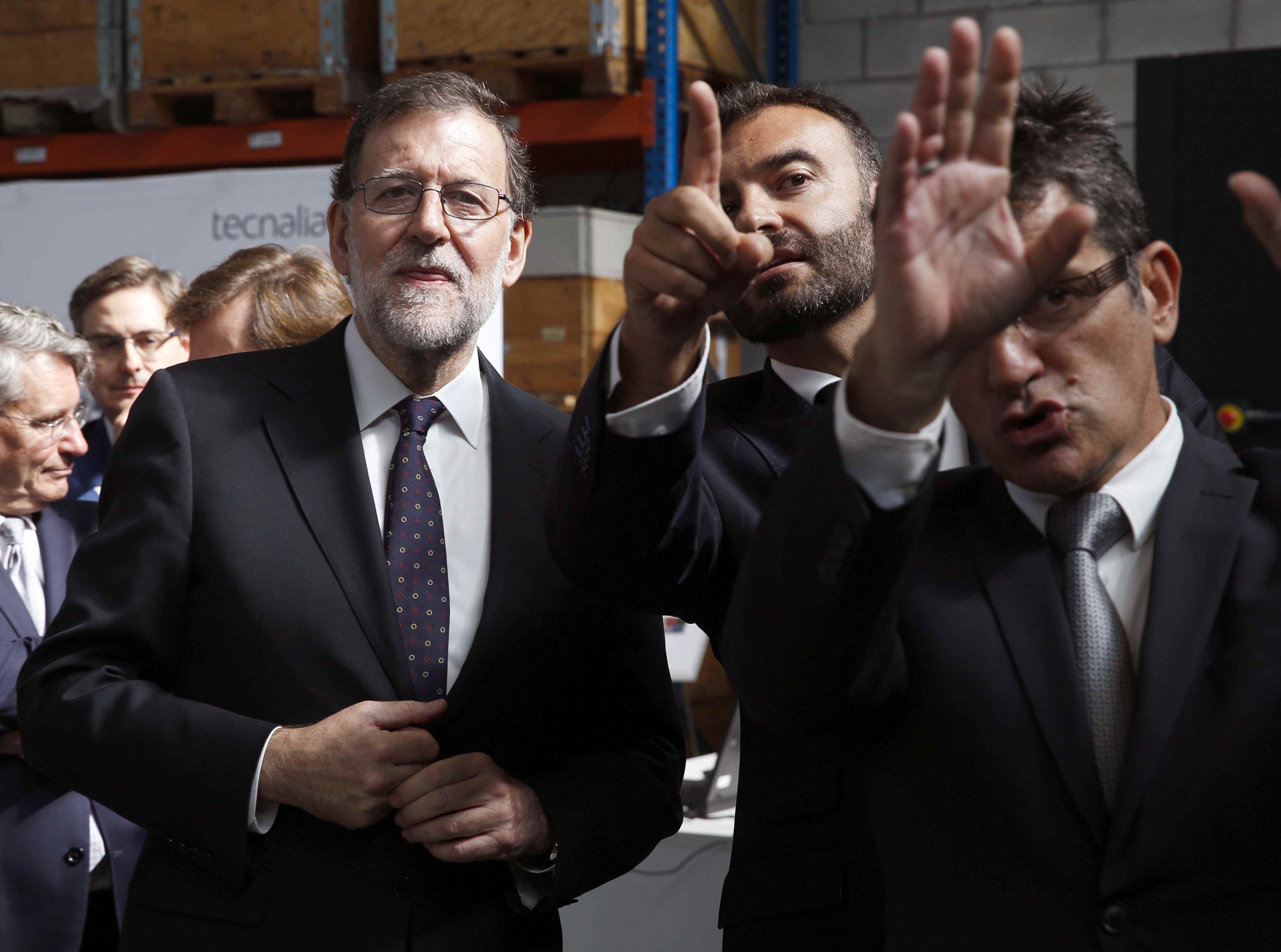 Rajoy se engancha al relato del Rey y apela al diálogo para "encontrar una solución"