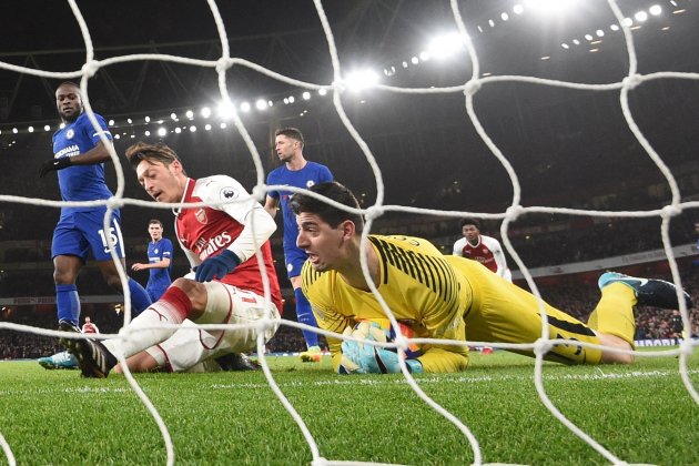 courtois arsenal chelsea efe