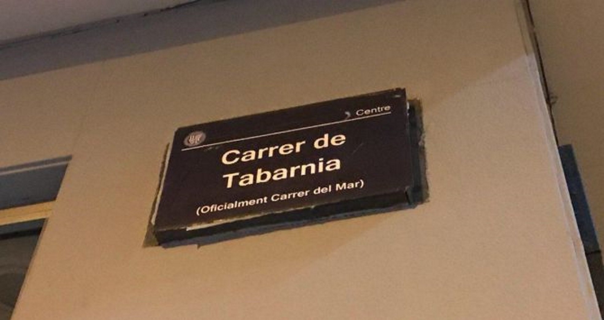 Divisió en l'espanyolisme per cartells de 'Tabàrnia' a Badalona Divisió en l'espanyolisme per cartells de 'Tabàrnia' a Badalona