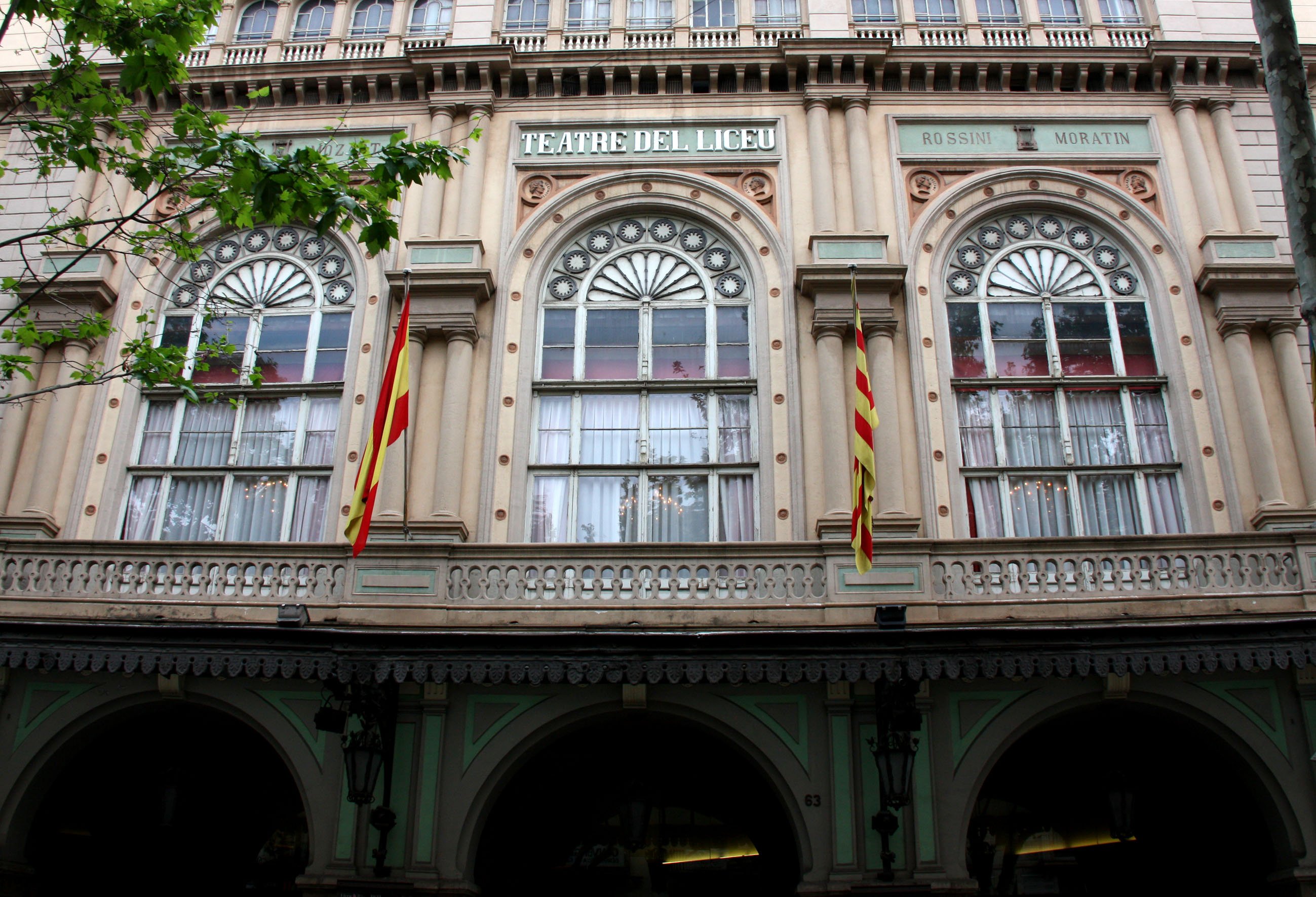 El Liceu clama por los presos políticos al final del concierto de Bob Dylan