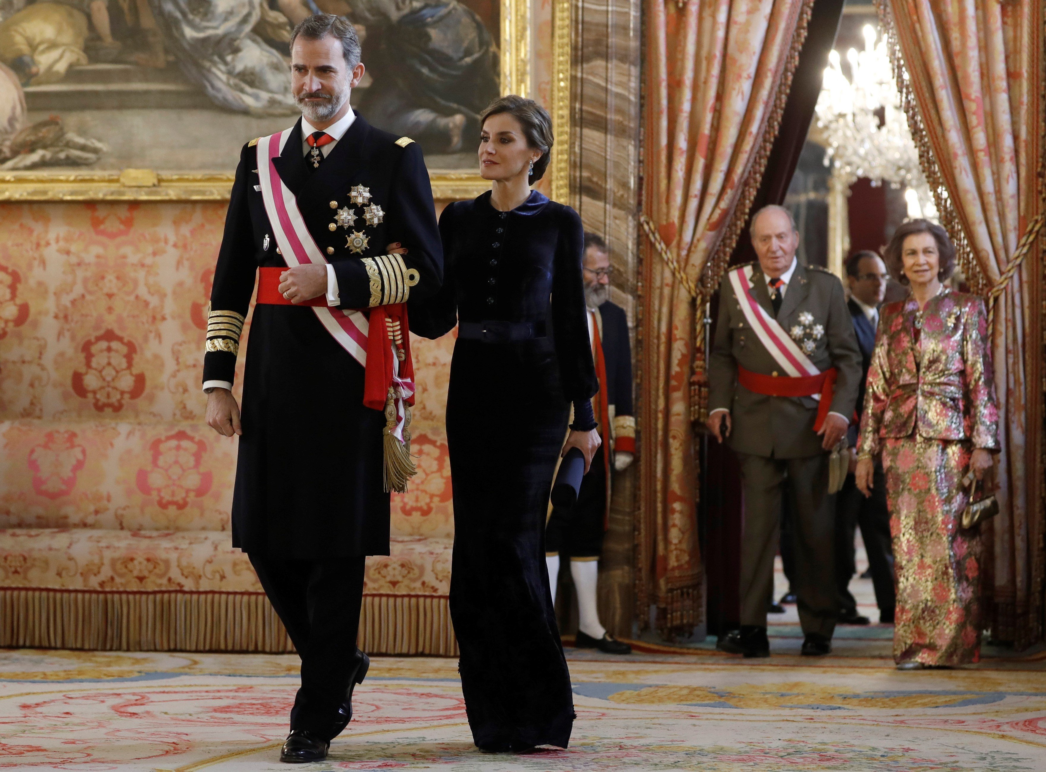 The unprecedented photo of the four Spanish monarchs, but with a marked gap