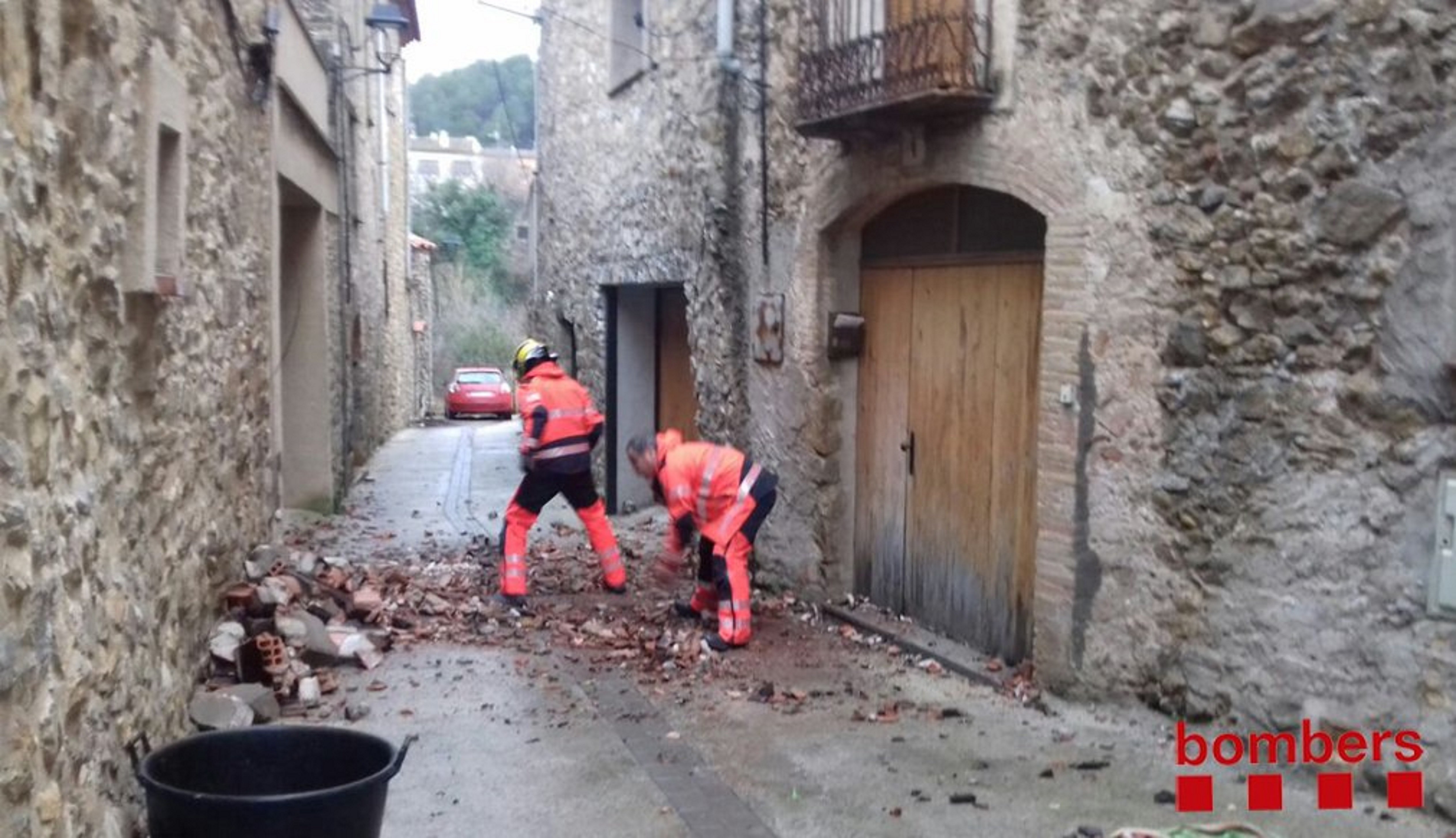 Los Bomberos hacen una cuarentena de servicios por todo Catalunya por las fuertes tormentas