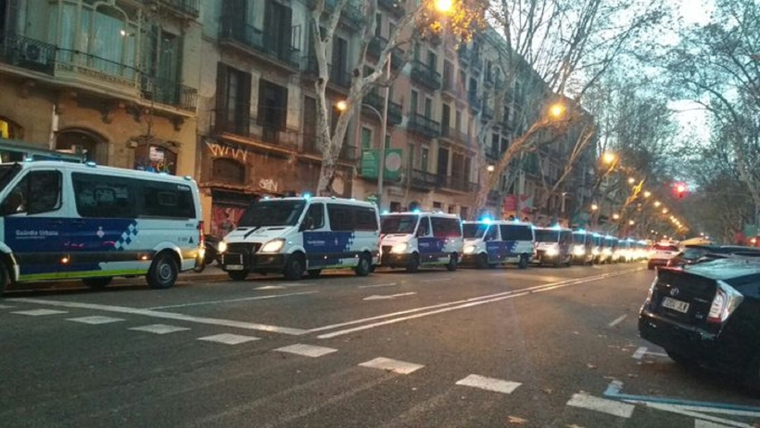 La Guàrdia Urbana desallotja una residència d'estudiants autogestionada de Barcelona