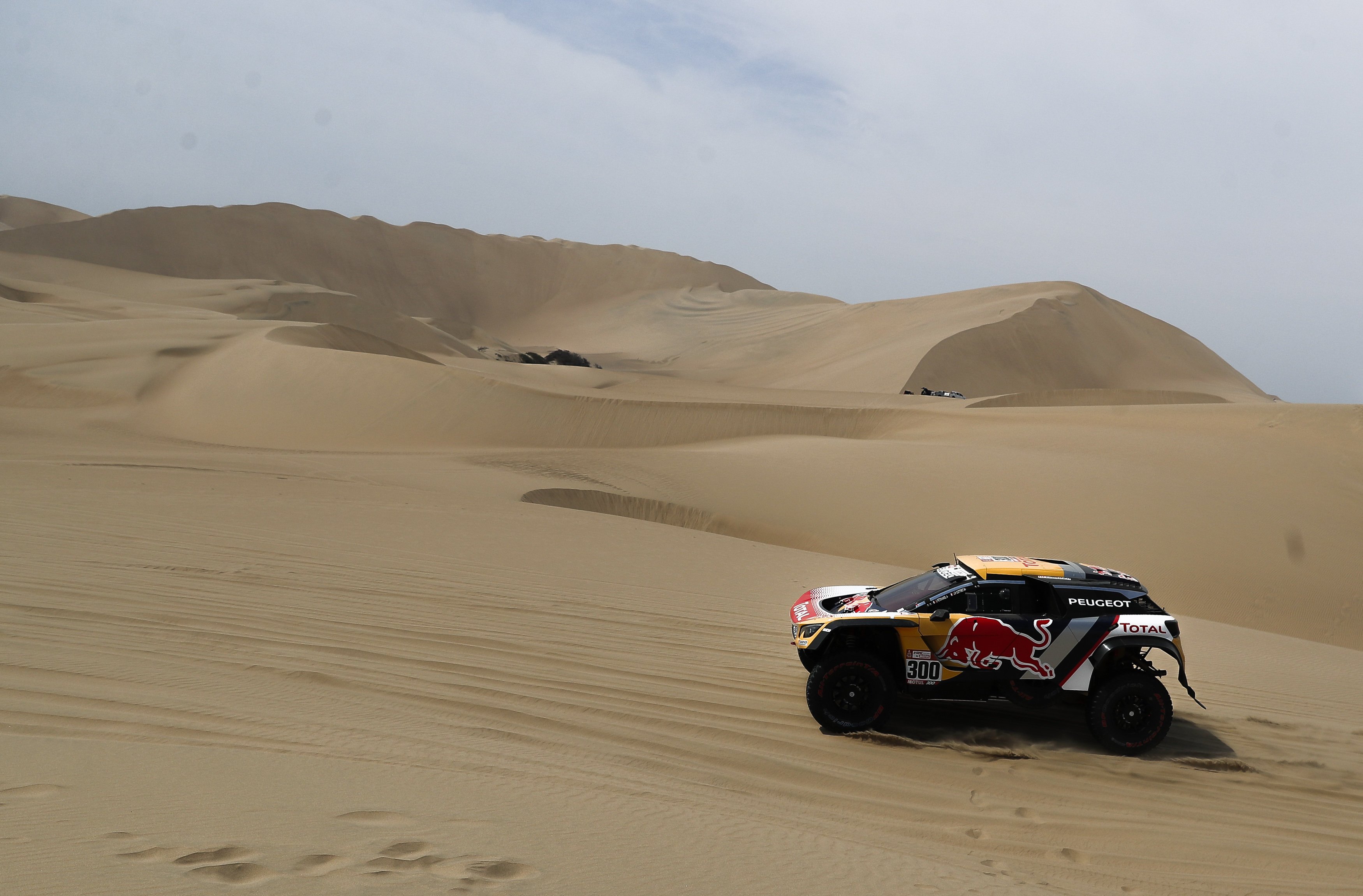 Día 3: Peterhansel coge el volante en San Juan de Marcona