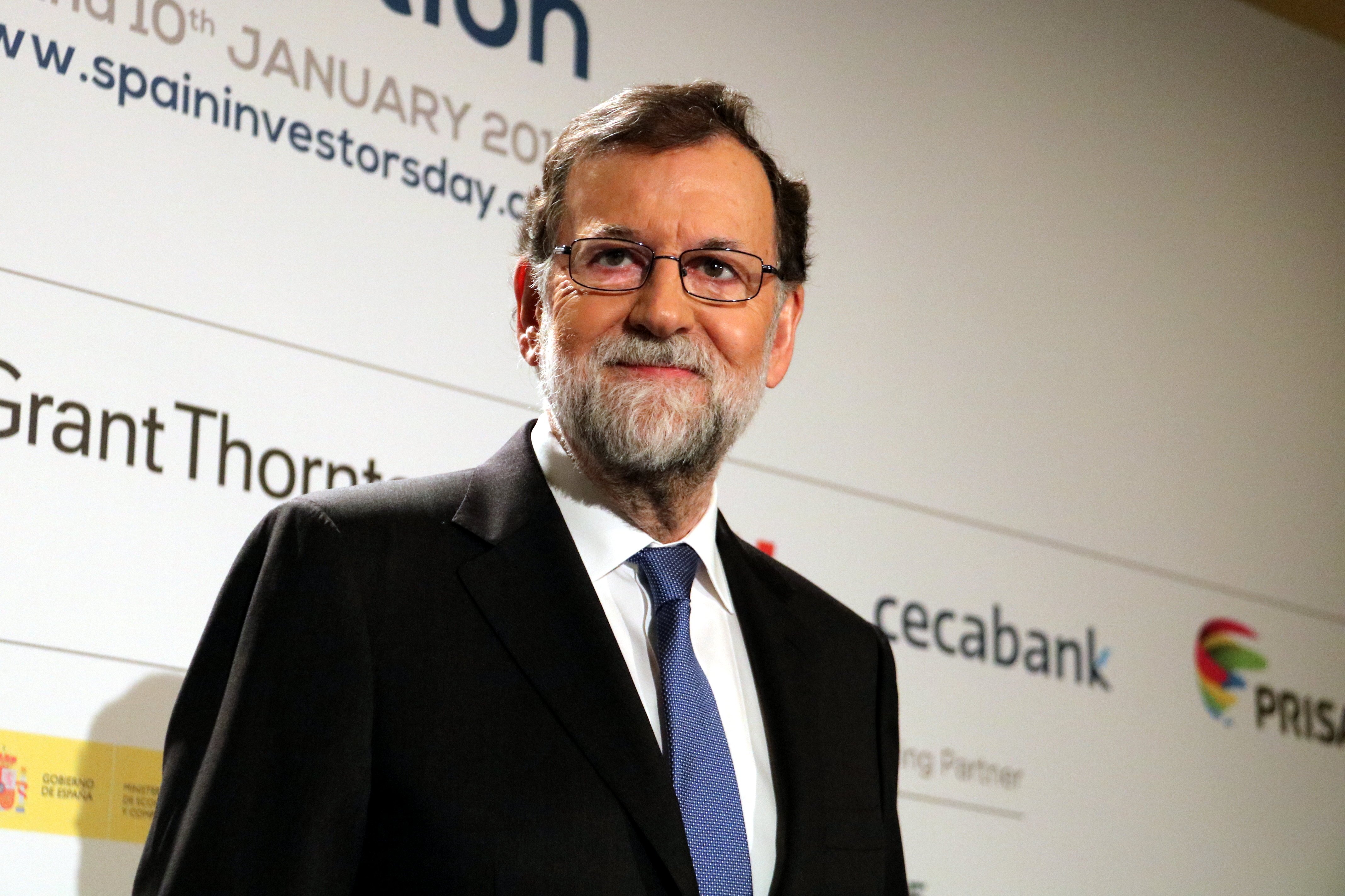 Rajoy demana que es formi "aviat" un Govern que "acati l'ordre constitucional"