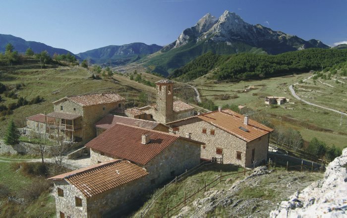 Gisclareny arrabassa a Sant Jaume de Frontanyà el títol de poble més petit de Catalunya