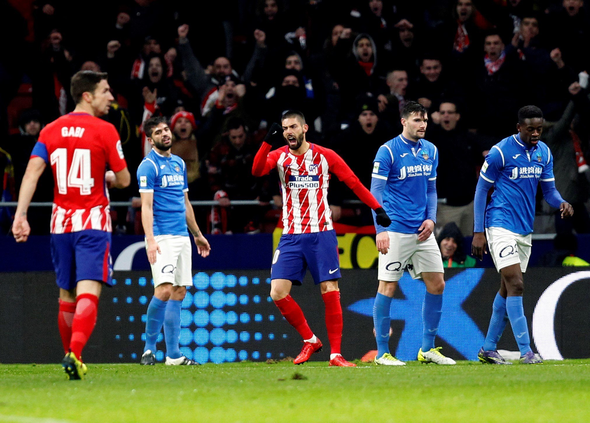 El Lleida se despide de la Copa ante un gran Atlético (3-0)